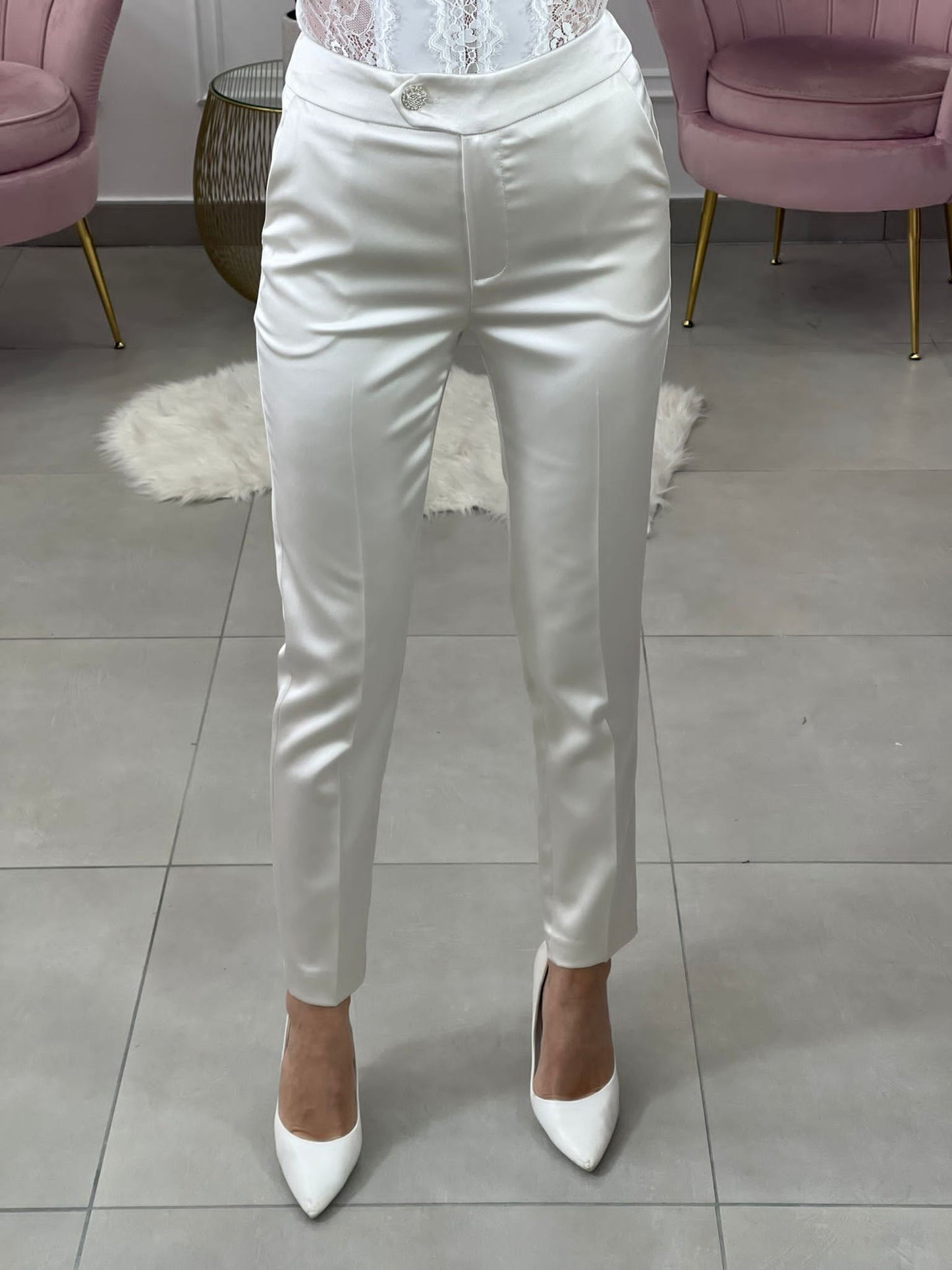 PANTALONE RASO CON BOTTONE GIOIELLO P3093