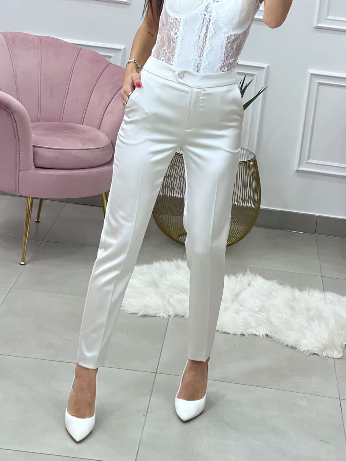 PANTALONE RASO CON BOTTONE GIOIELLO P3093