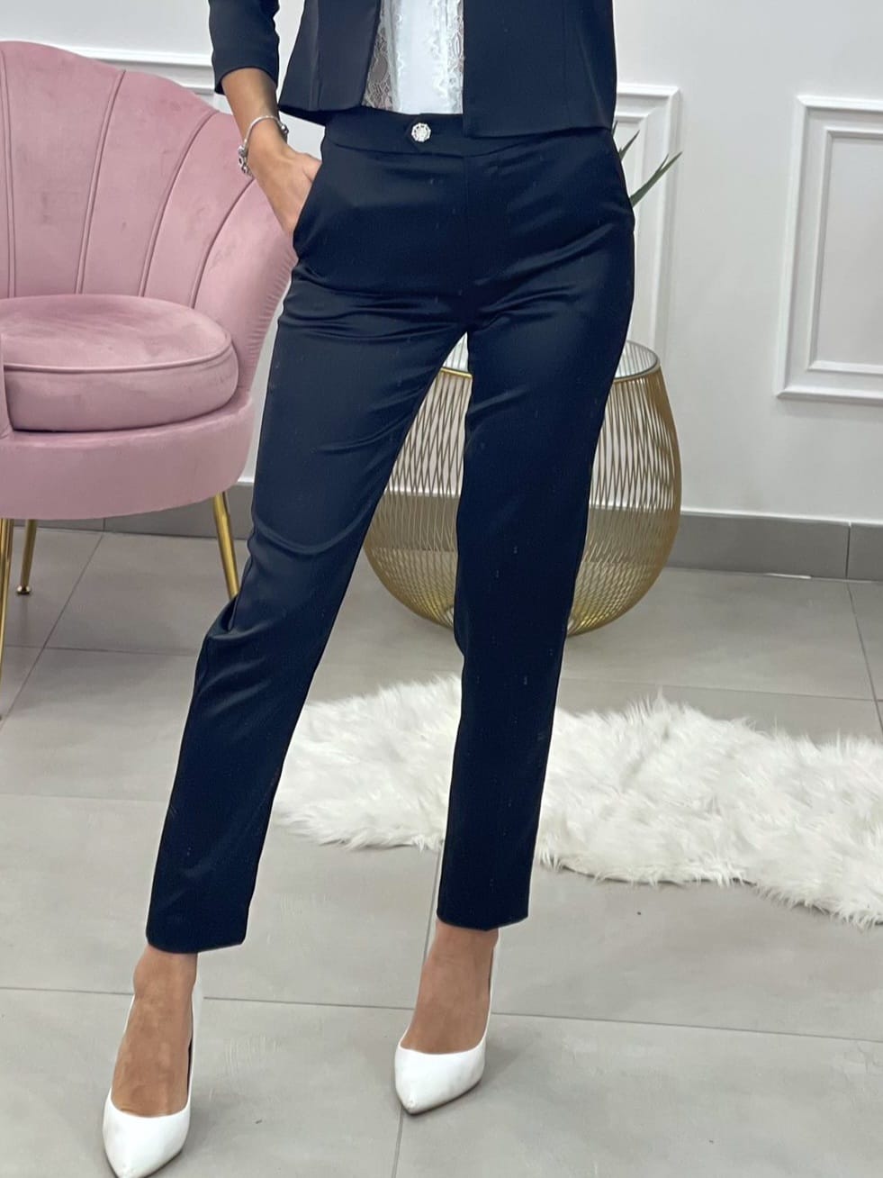 PANTALONE RASO CON BOTTONE GIOIELLO P3093