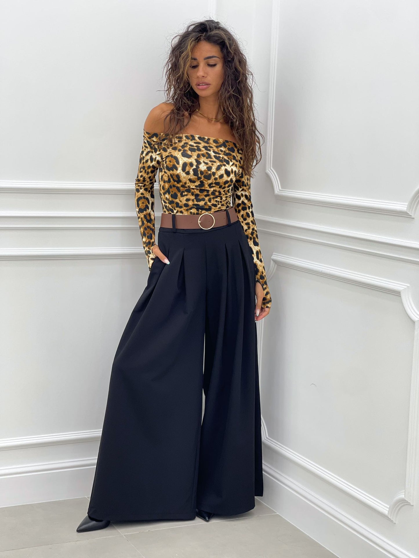 PANTALONE PALAZZO CON PENCES E CINTURA