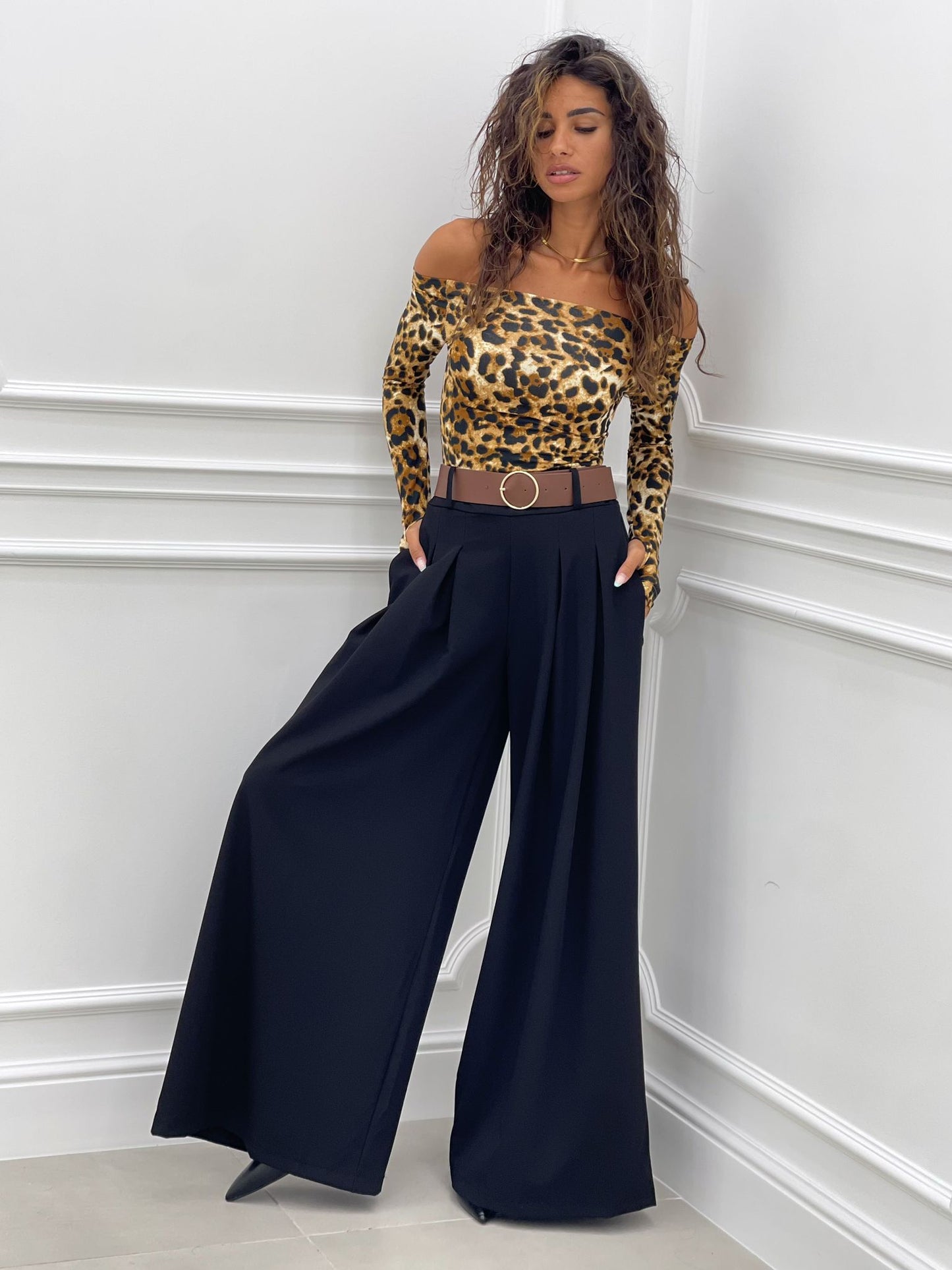 PANTALONE PALAZZO CON PENCES E CINTURA