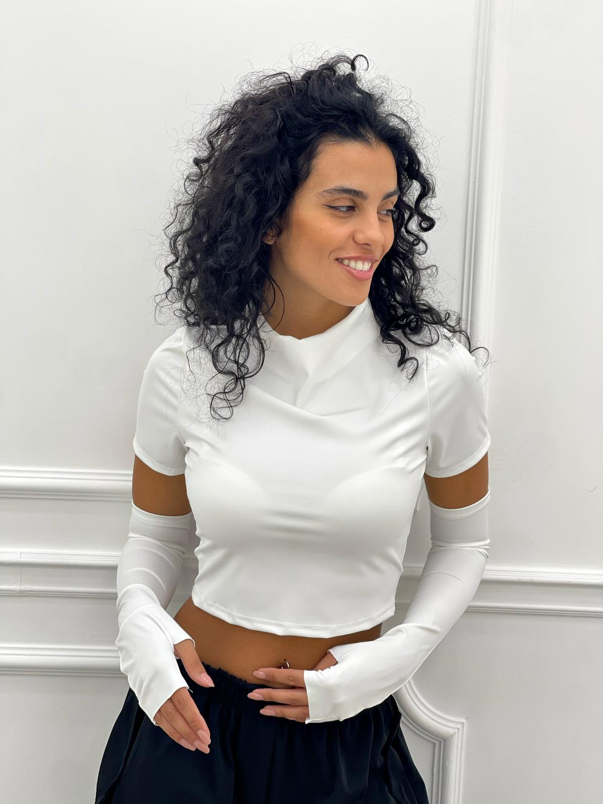 MAGLIA IN LICRA CON MANICOTTI