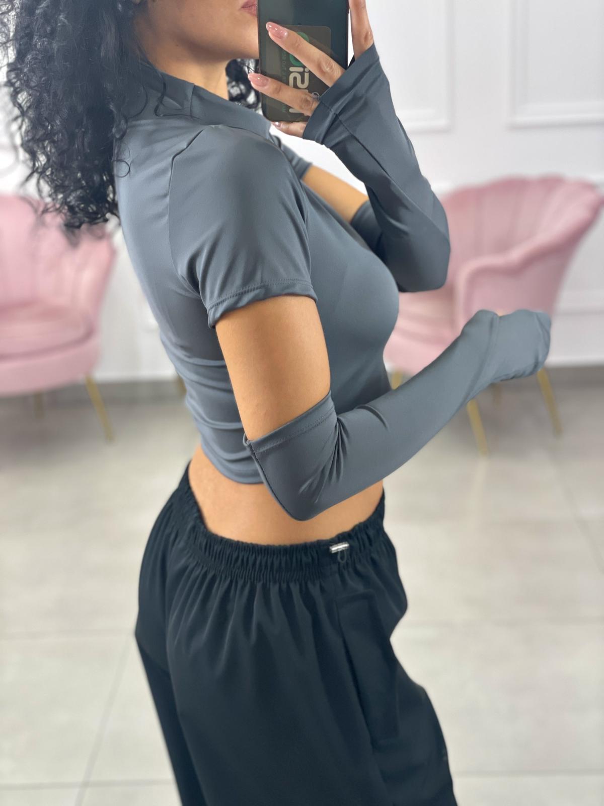 MAGLIA IN LICRA CON MANICOTTI