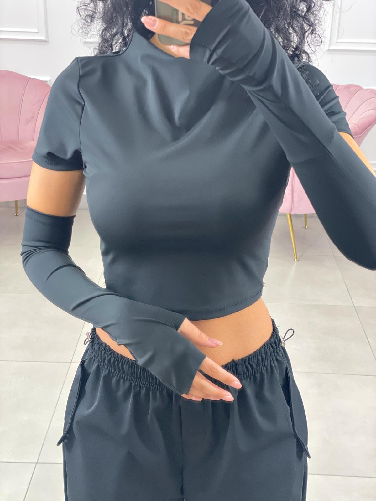 MAGLIA IN LICRA CON MANICOTTI