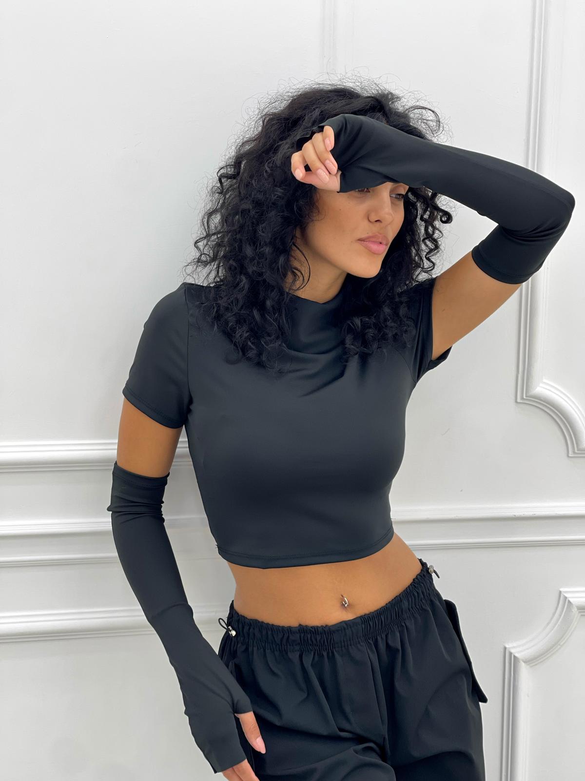 MAGLIA IN LICRA CON MANICOTTI