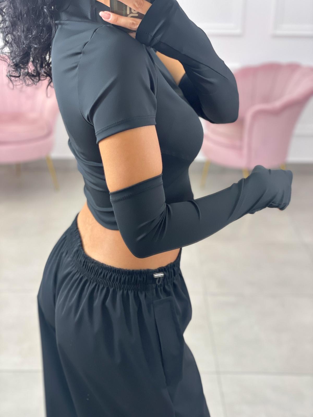 MAGLIA IN LICRA CON MANICOTTI