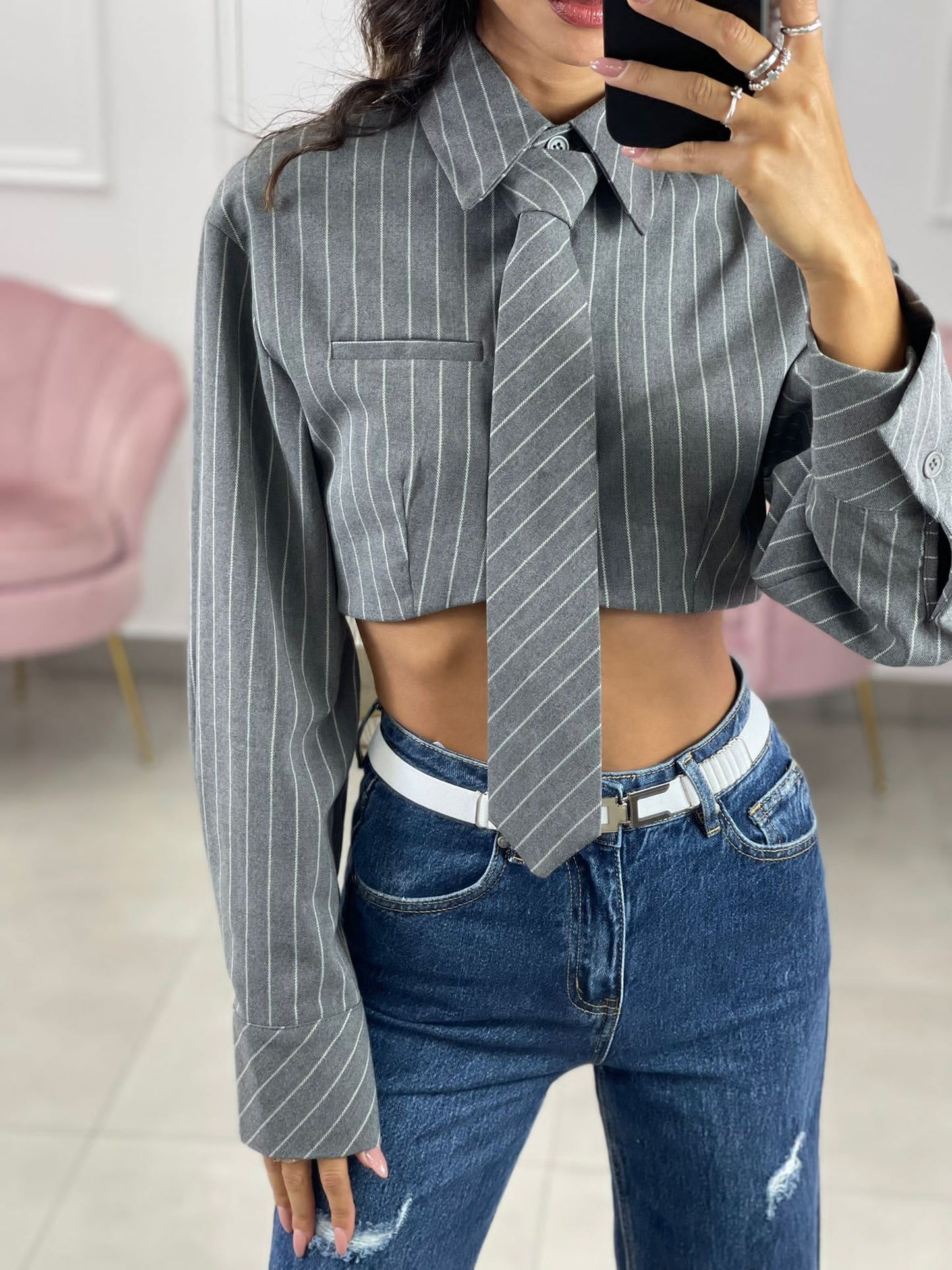 CAMICIA CROP GESSATA CON CRAVATTA