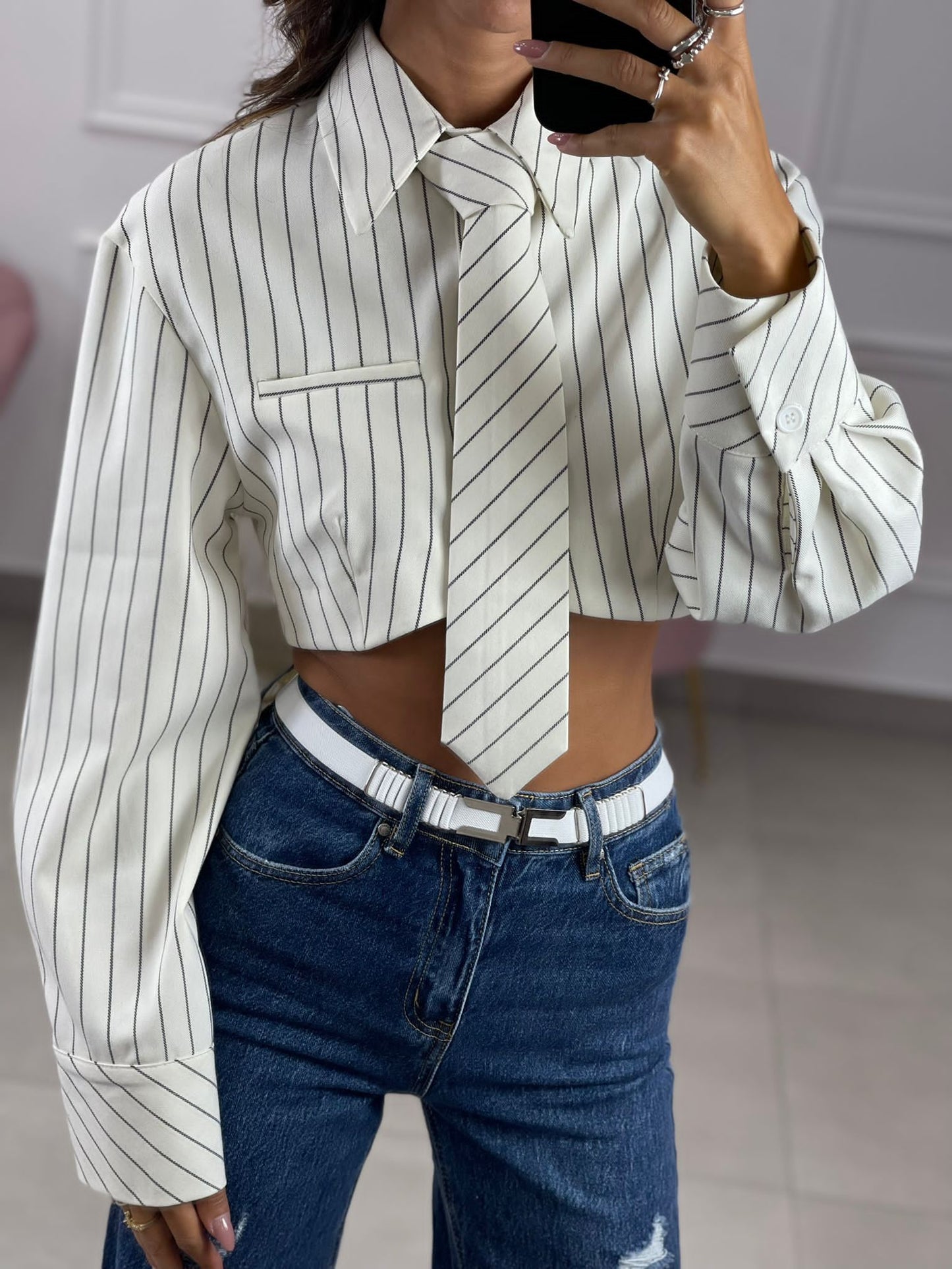 CAMICIA CROP GESSATA CON CRAVATTA