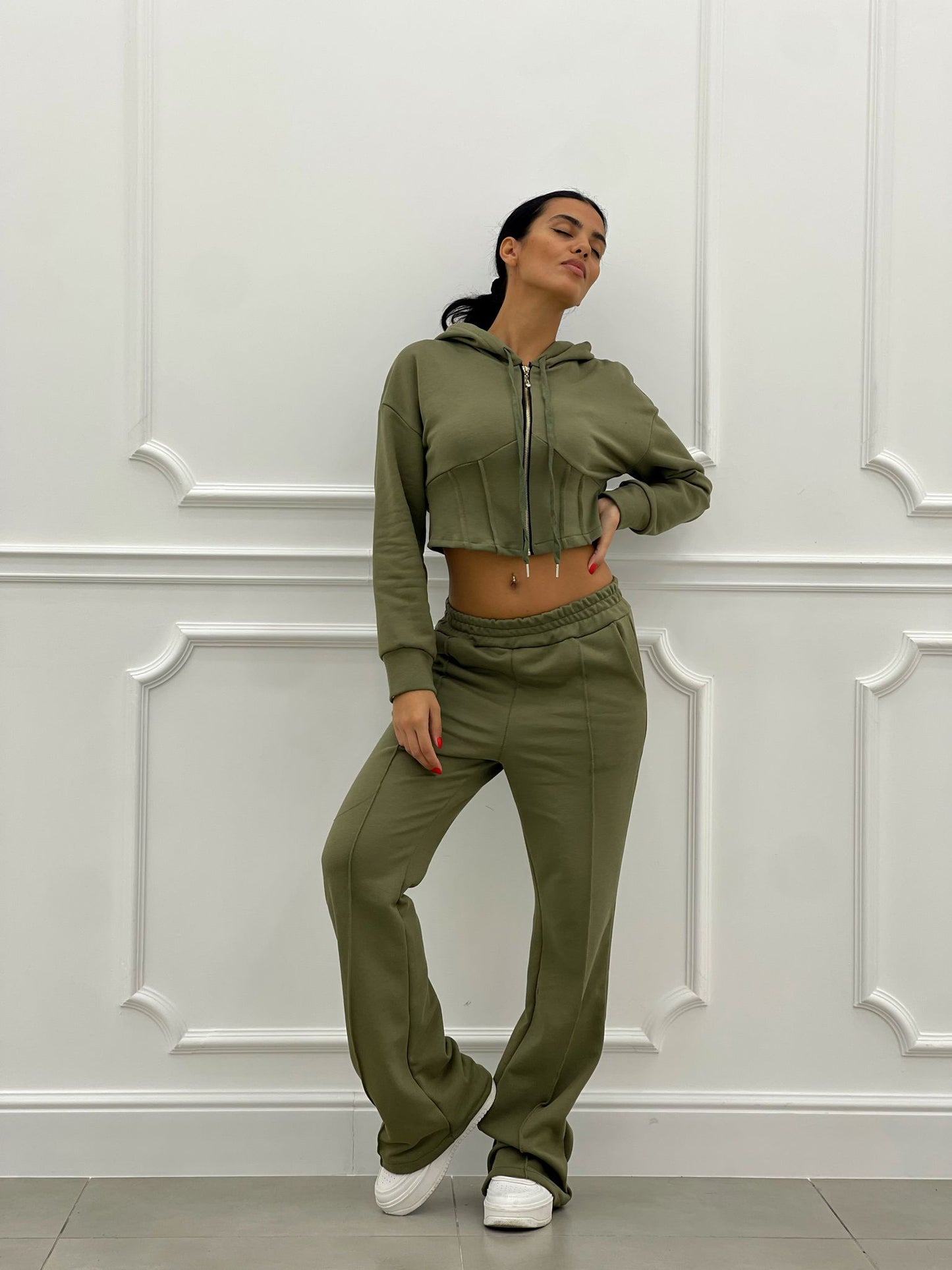 FELPA CROP CON ZIP E CAPPUCCIO