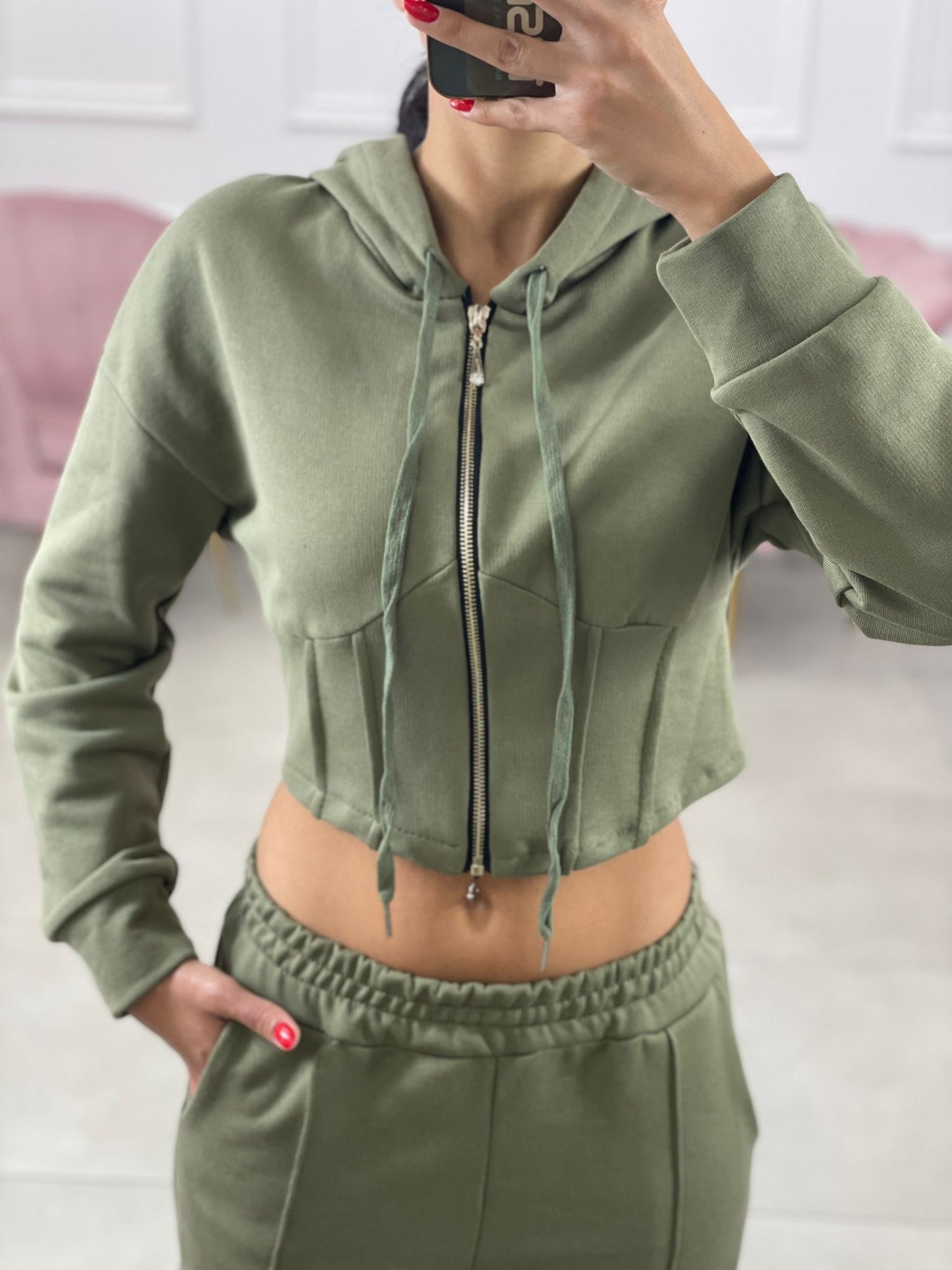 FELPA CROP CON ZIP E CAPPUCCIO