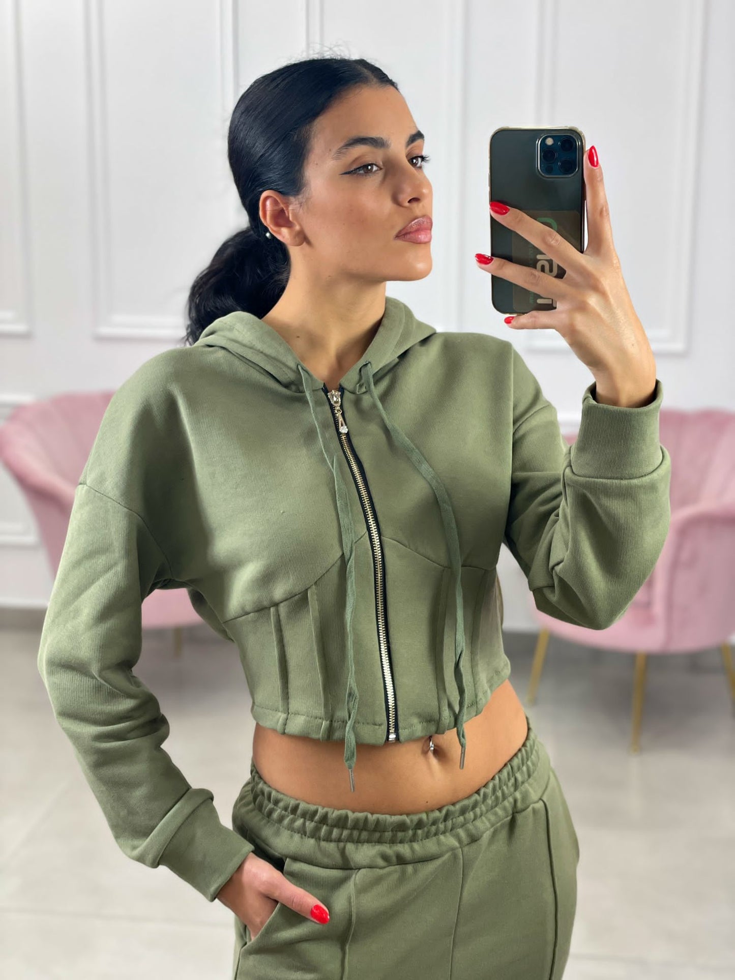 FELPA CROP CON ZIP E CAPPUCCIO