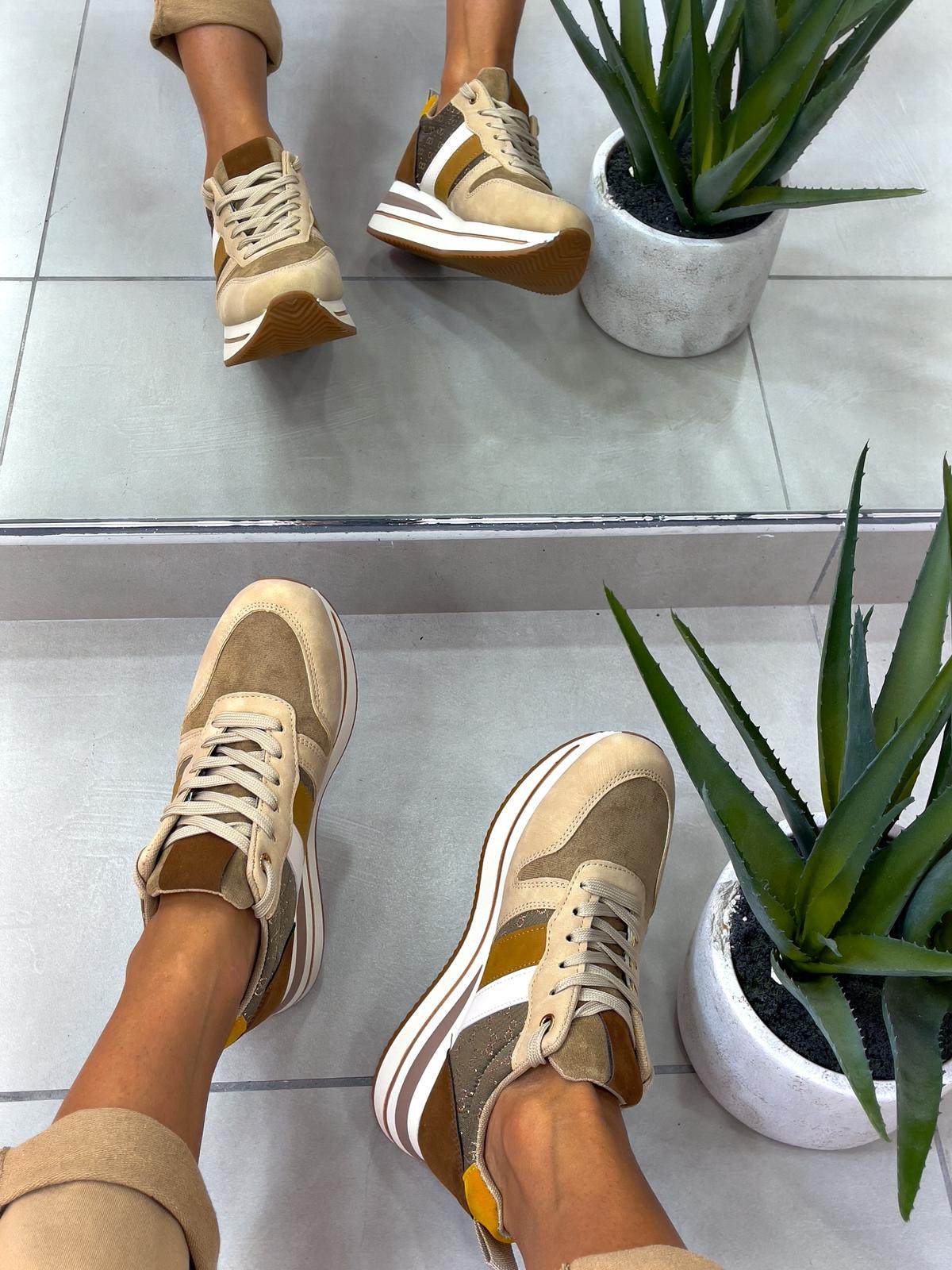 SNEAKERS IN CAMOSCIO SUOLA ALTA