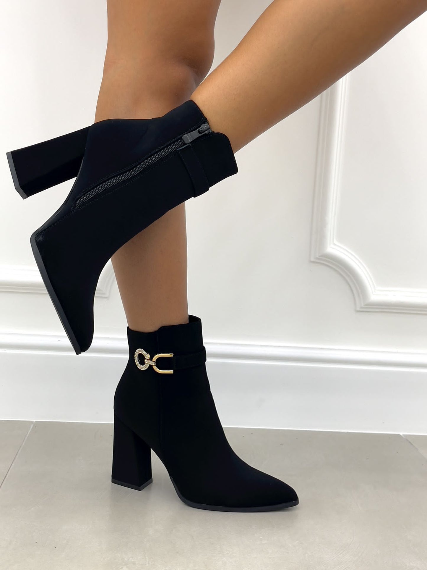 TRONCHETTO TACCO LARGO E ACCESSORIO STRASS