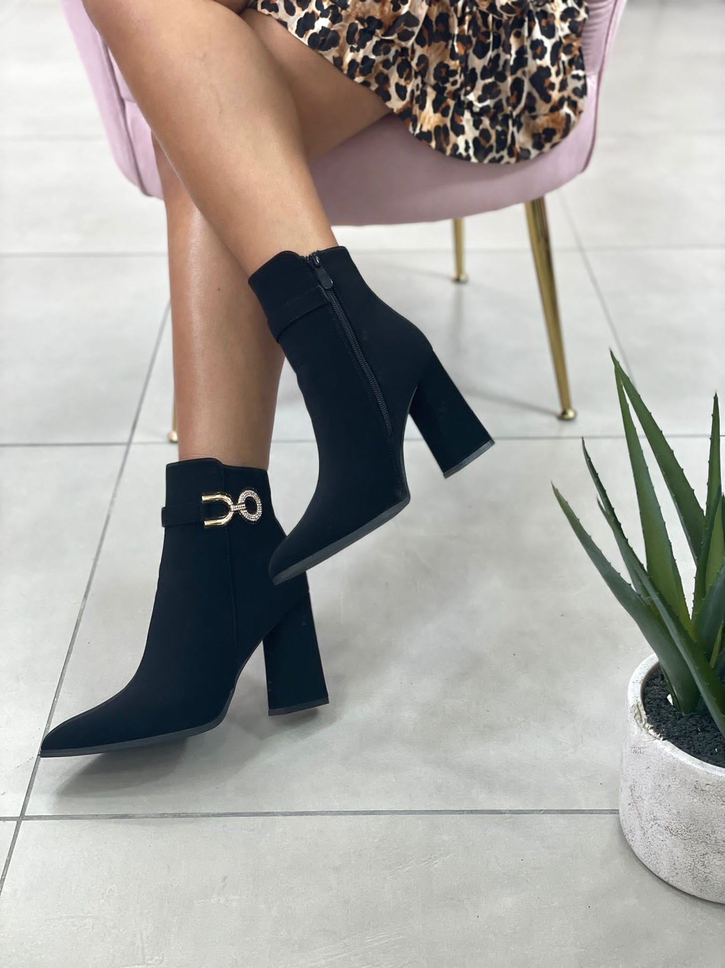 TRONCHETTO TACCO LARGO E ACCESSORIO STRASS