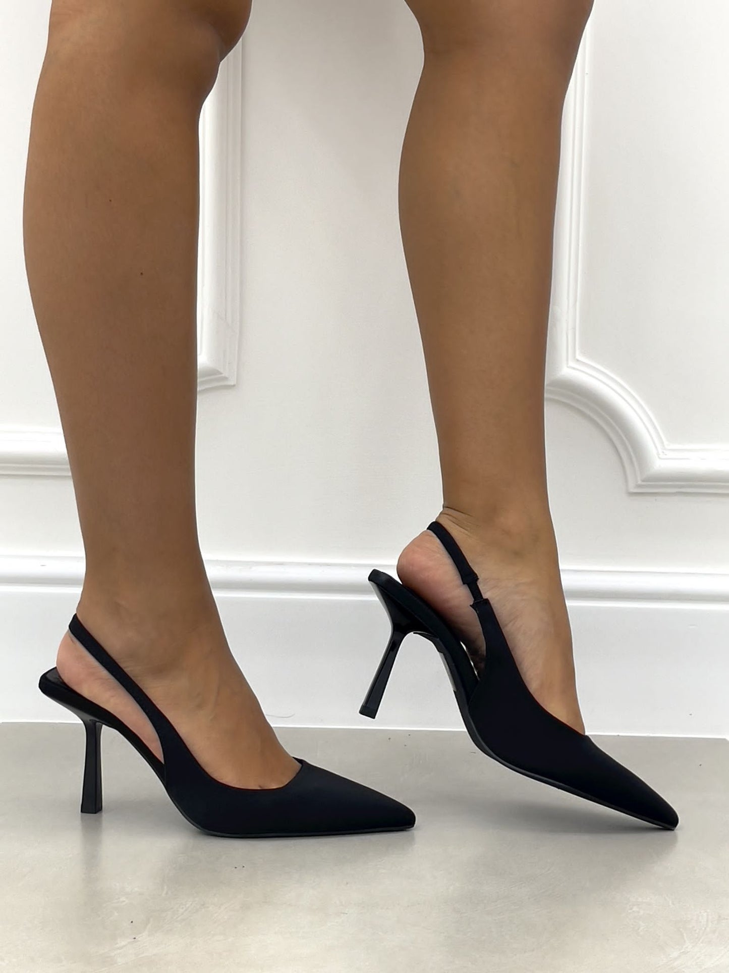 DECOLLETE BASSO CON CINTURINO