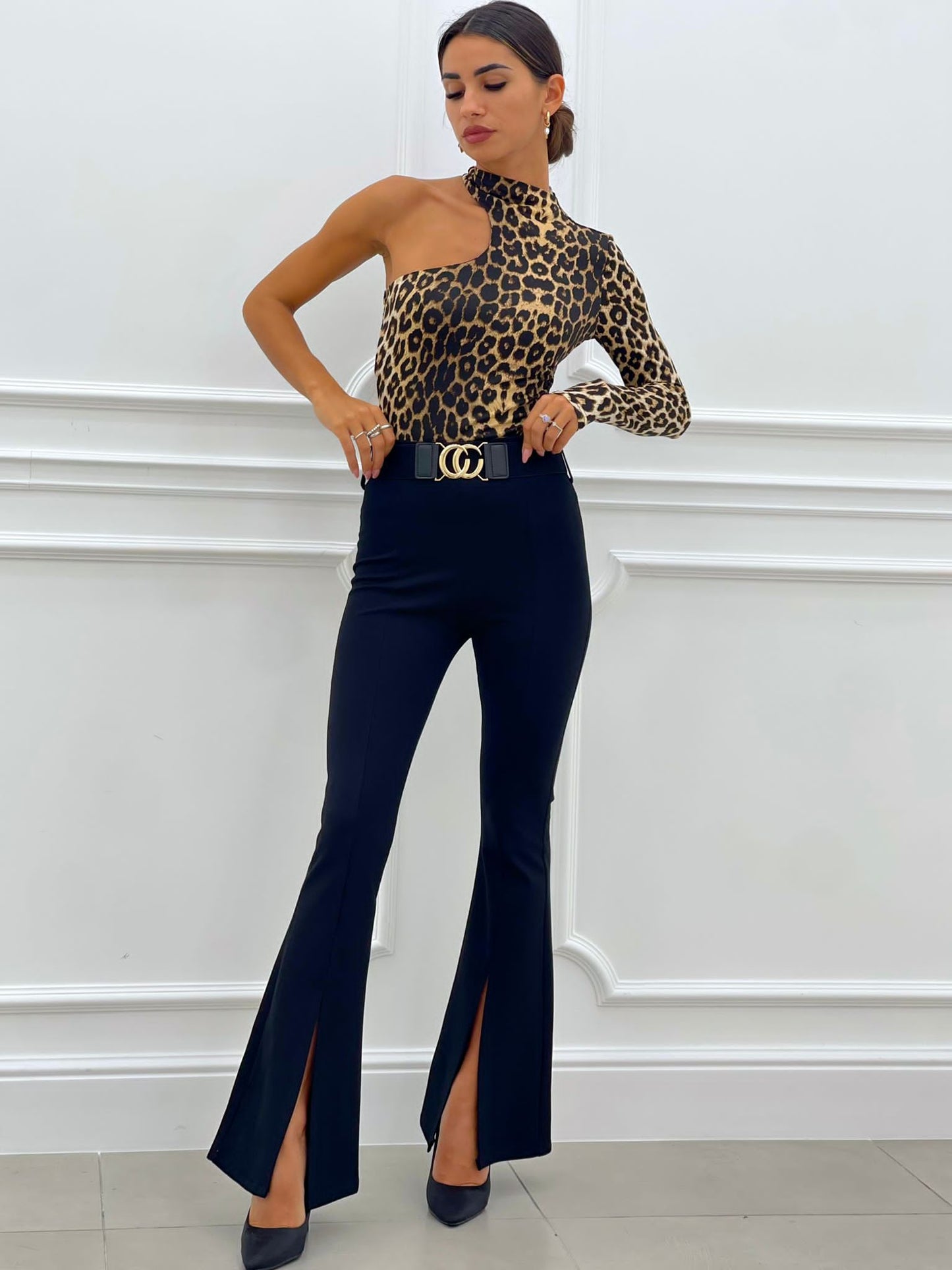 PANTALONE ZAMPA CON SPACCO SU FONDO