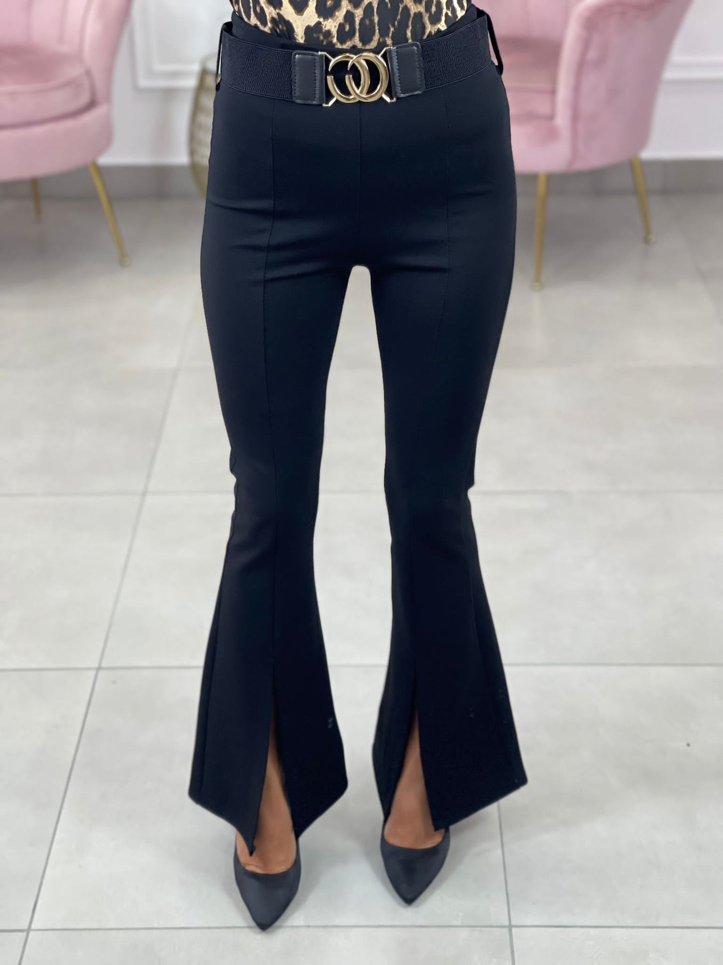 PANTALONE ZAMPA CON SPACCO SU FONDO