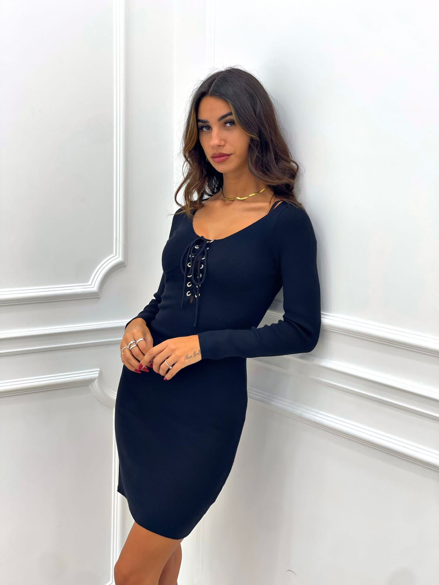 VESTITO TUBINO CON STRINGHE E OCCHIELLI STRASS