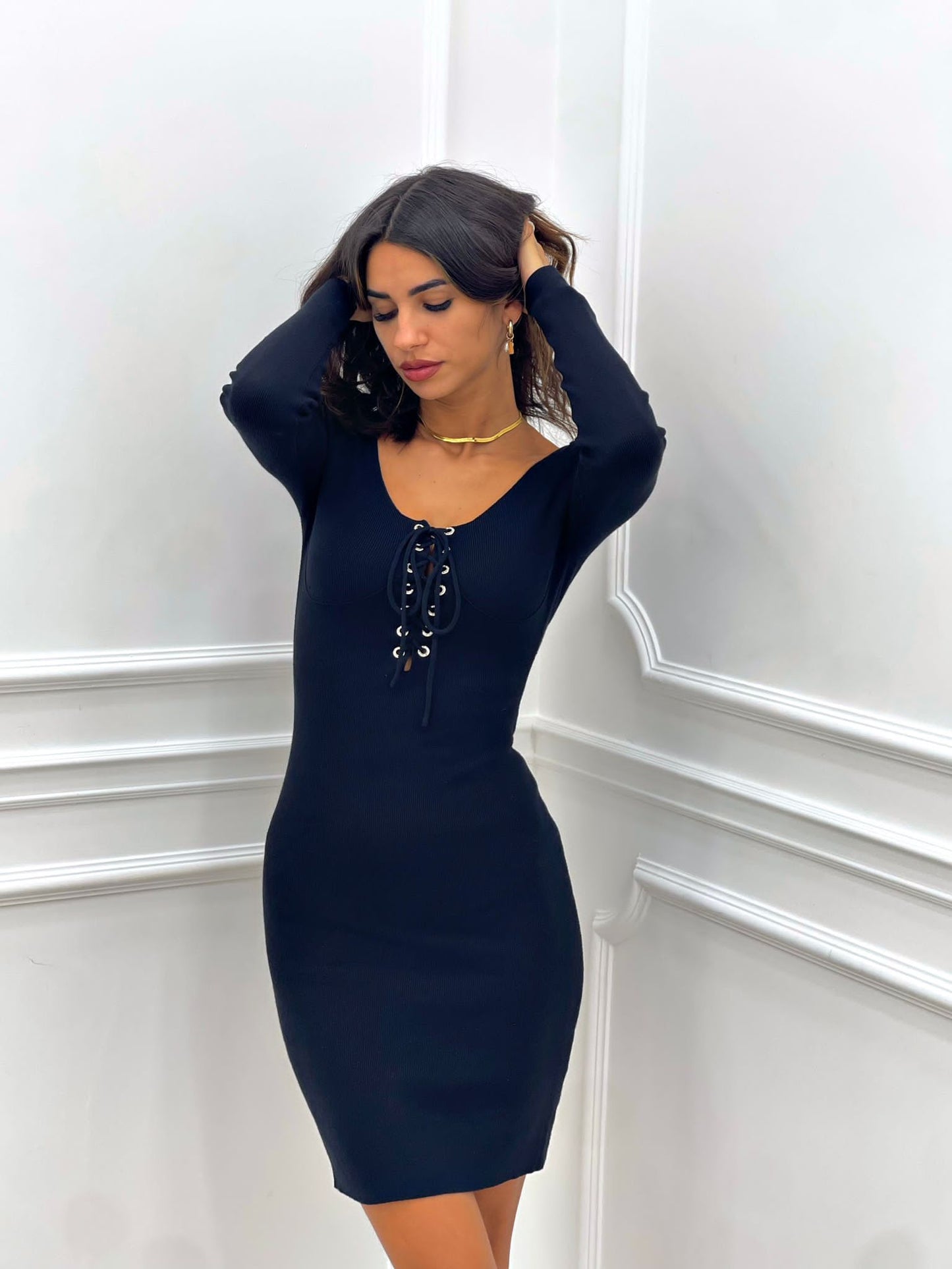 VESTITO TUBINO CON STRINGHE E OCCHIELLI STRASS