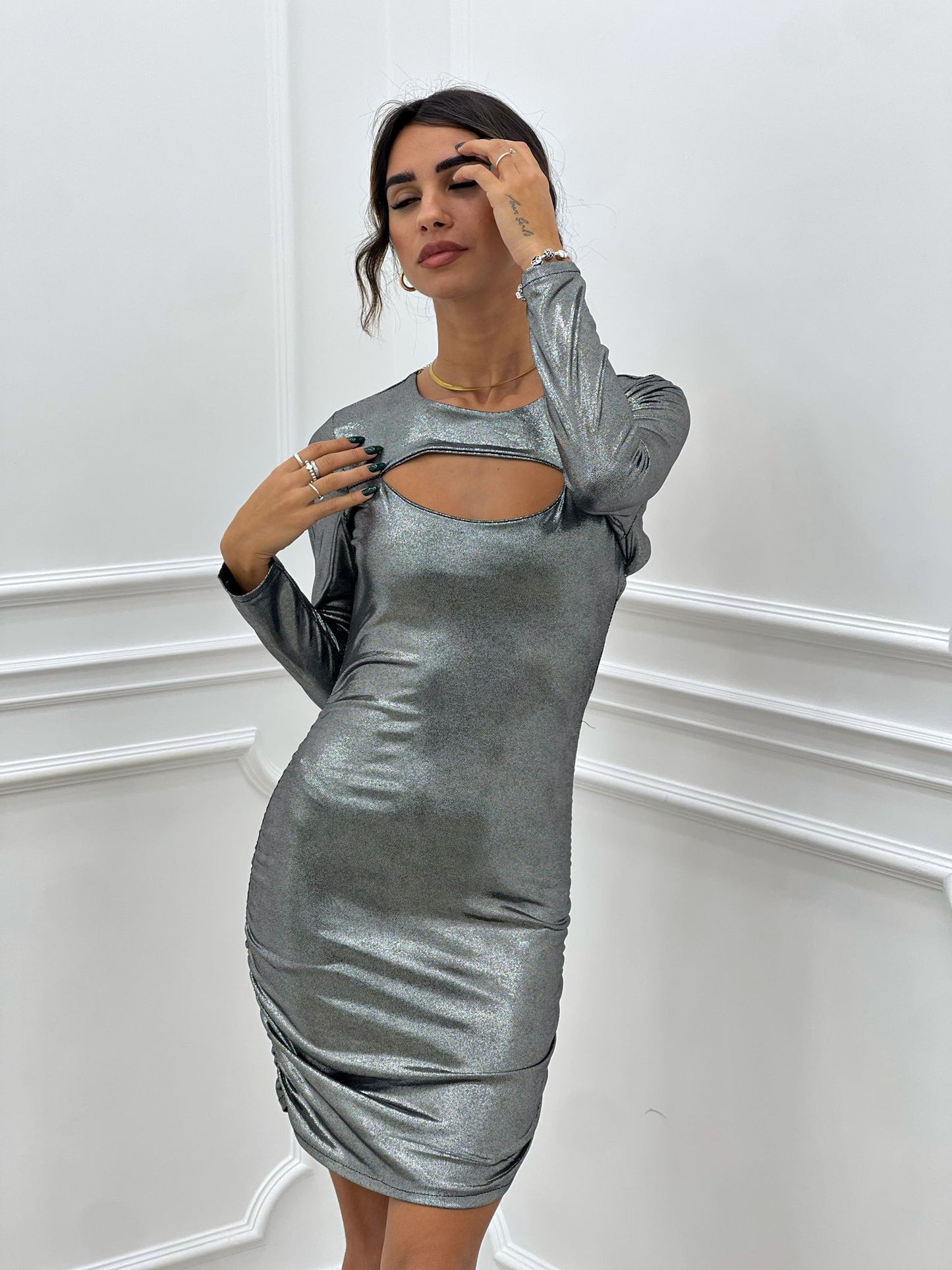 VESTITO EFFETTO METALLIZZATO SCOLLO SCHIENA