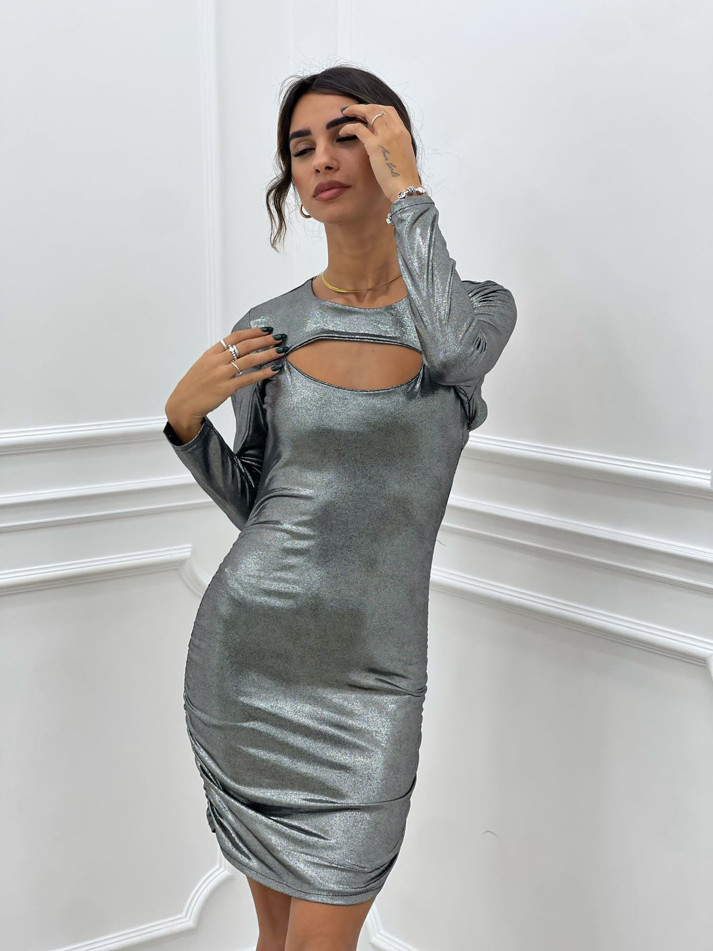 VESTITO EFFETTO METALLIZZATO SCOLLO SCHIENA