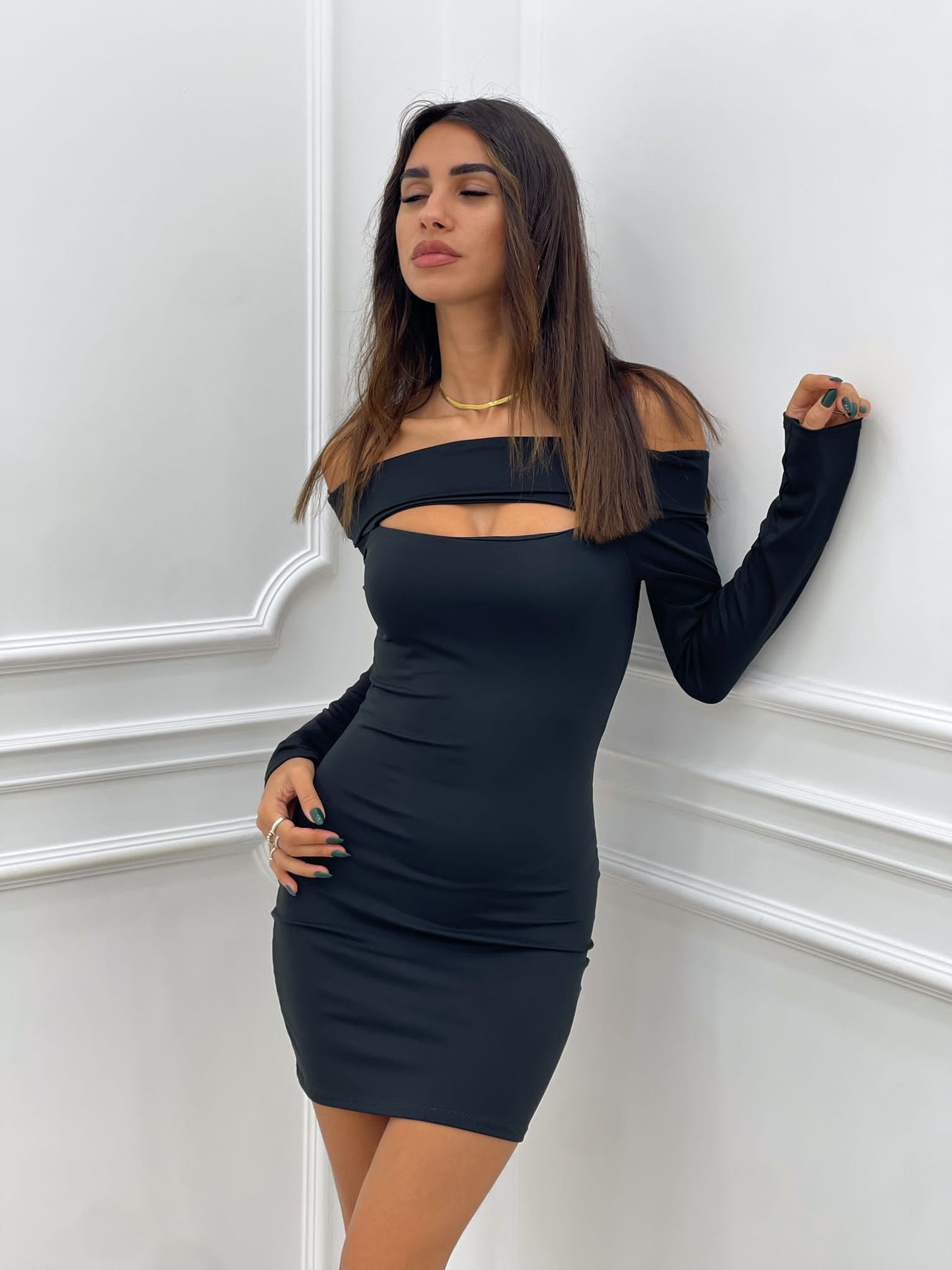 VESTITO CON CUT OUT