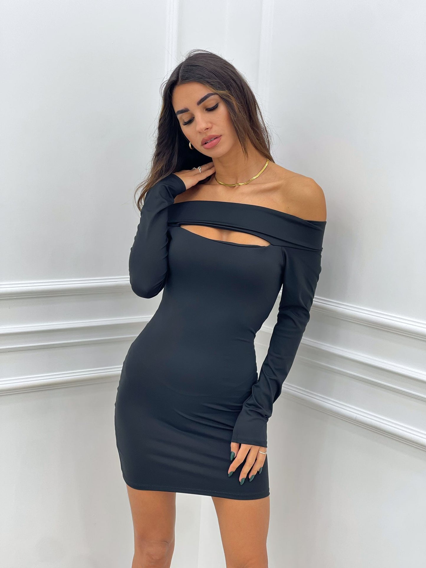 VESTITO CON CUT OUT