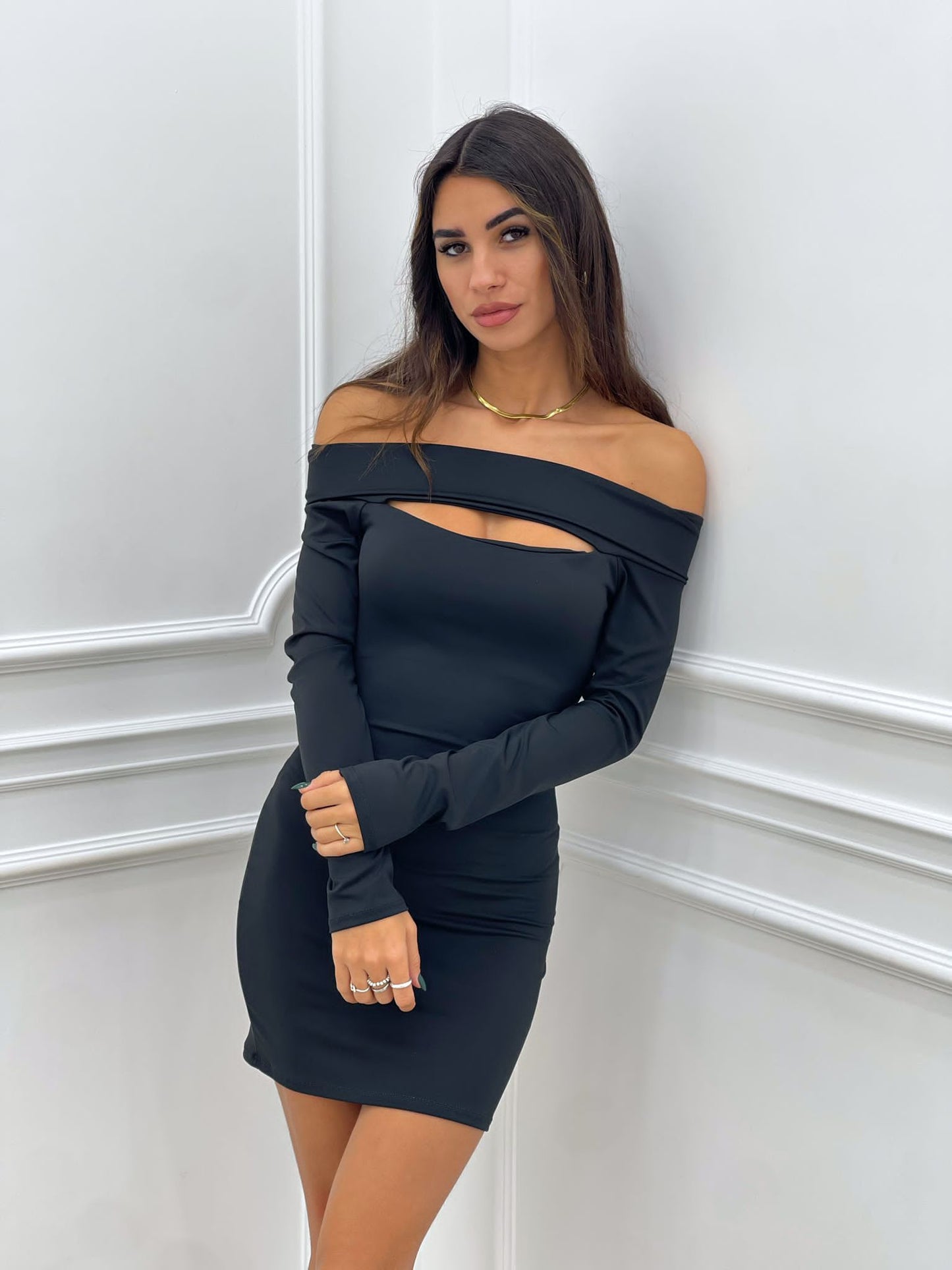 VESTITO CON CUT OUT
