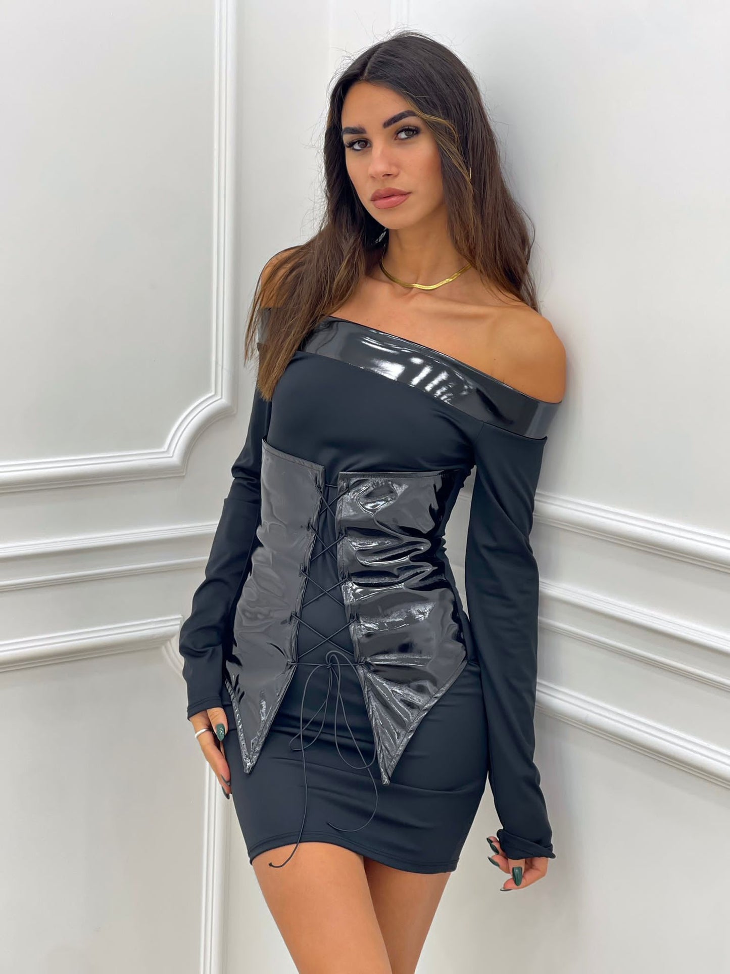 VESTITO CON BUSTINO IN VERNICE