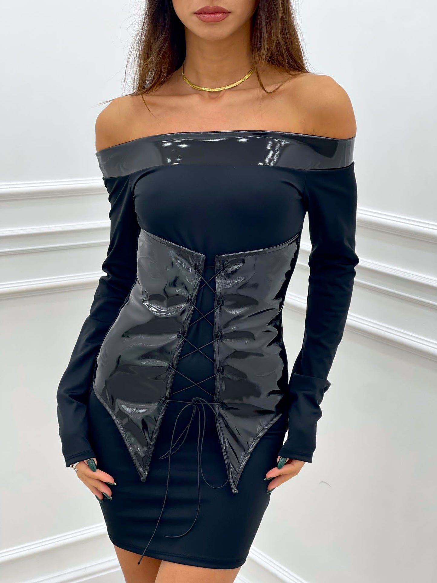 VESTITO CON BUSTINO IN VERNICE