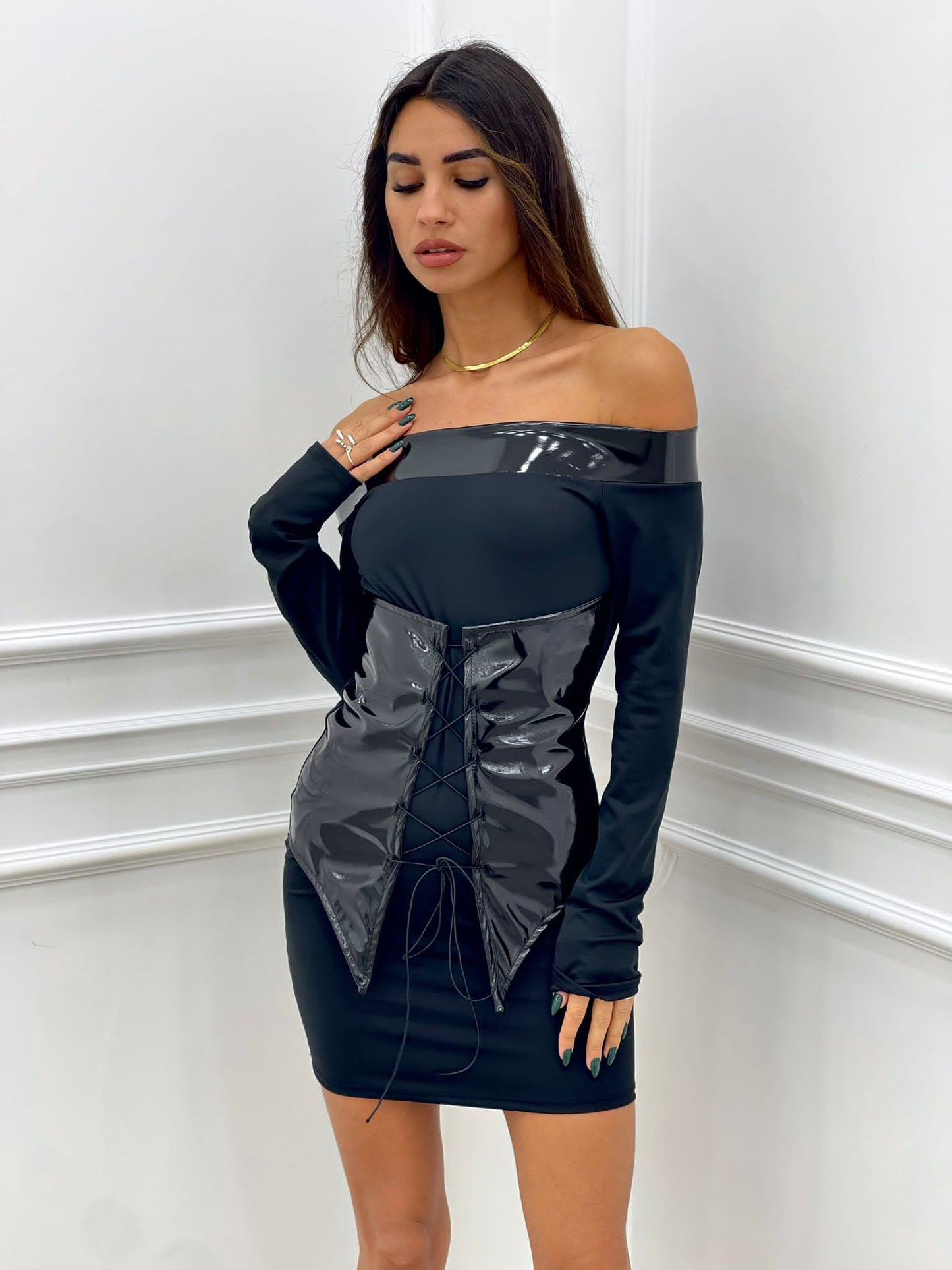 VESTITO CON BUSTINO IN VERNICE