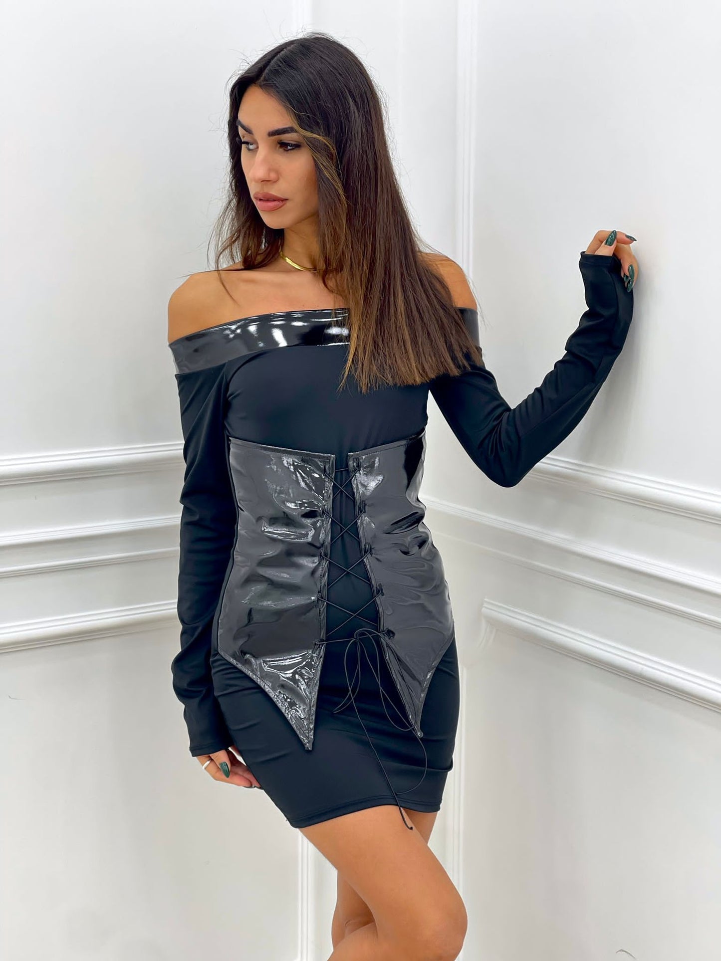 VESTITO CON BUSTINO IN VERNICE