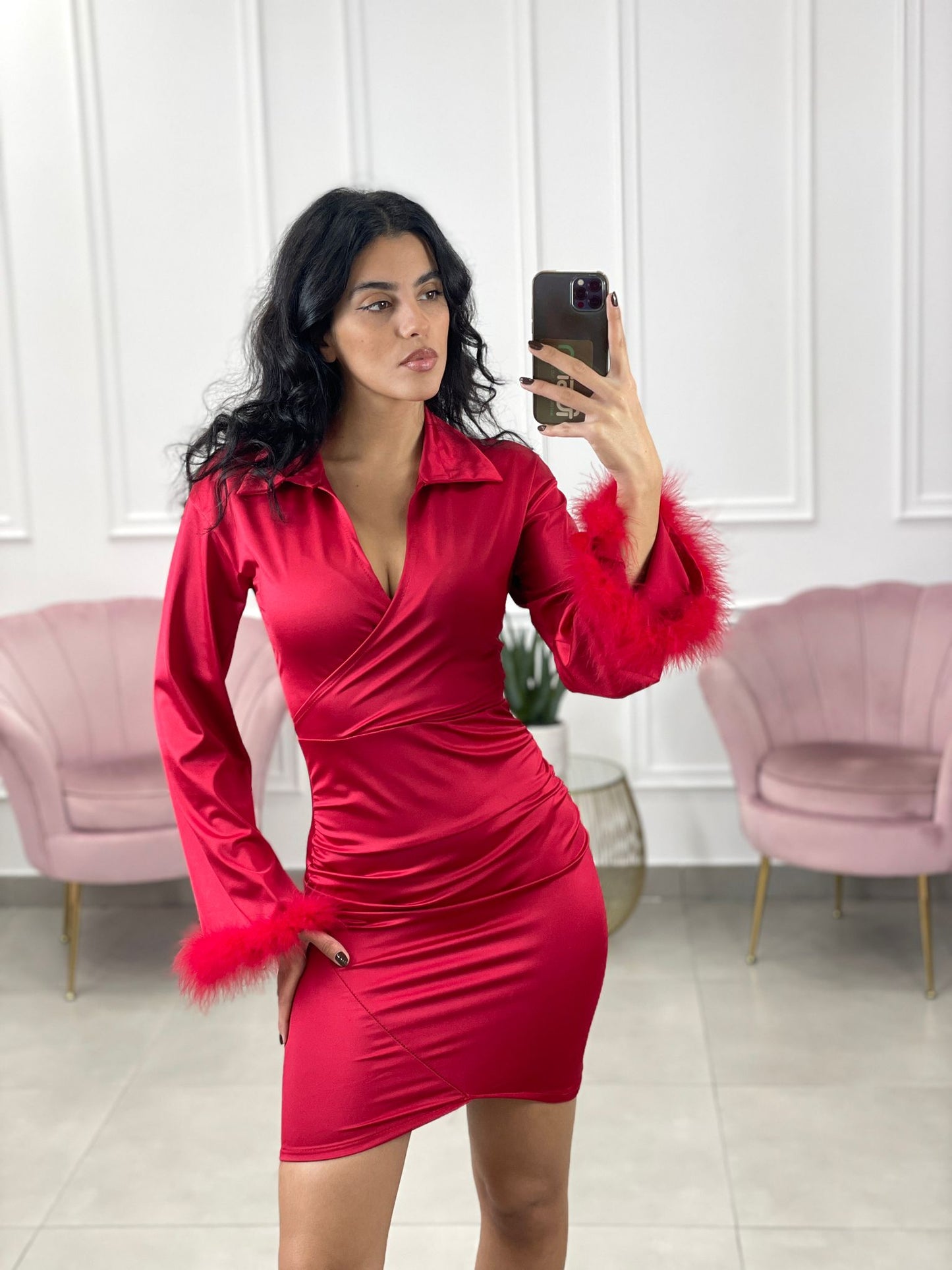 VESTITO EFFETTO RASO CON PIUME