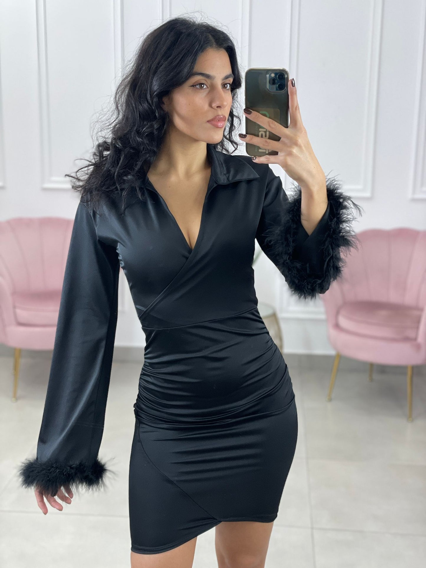 VESTITO EFFETTO RASO CON PIUME