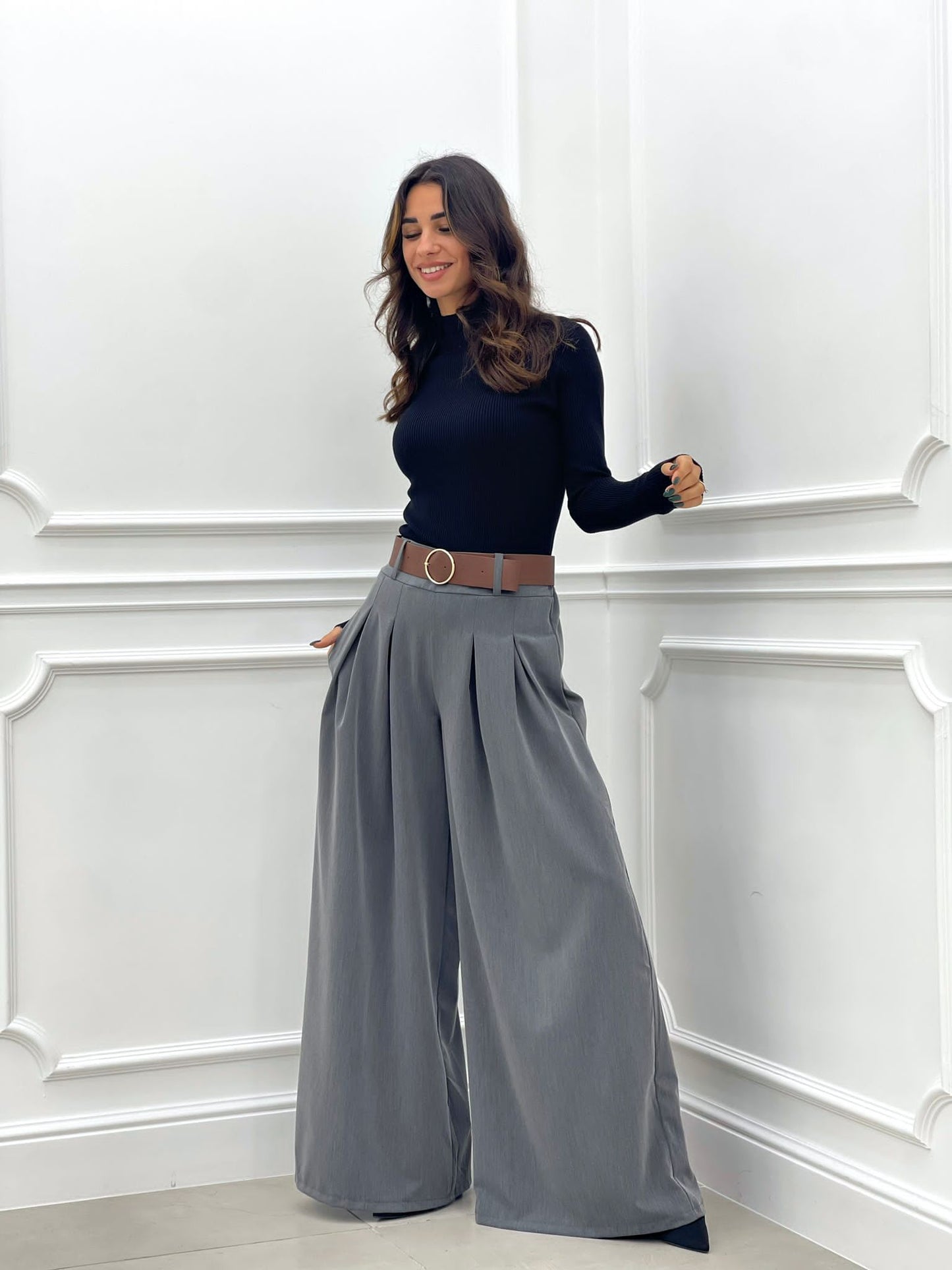 PANTALONE PALAZZO CON PENCES E CINTURA
