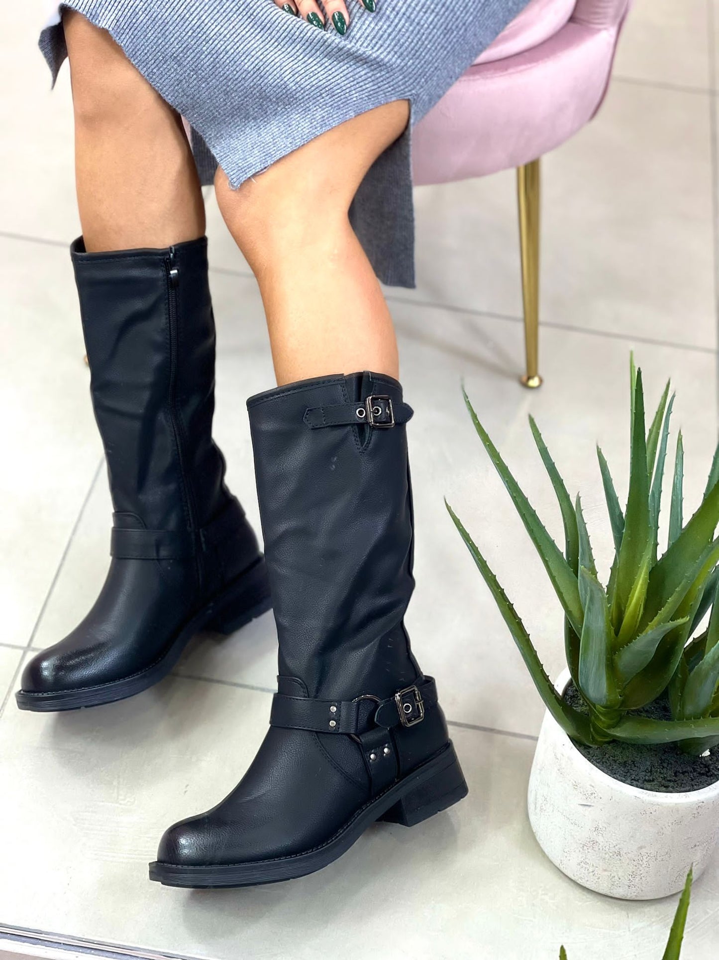 STIVALETTO OPACO CON FIBBIE