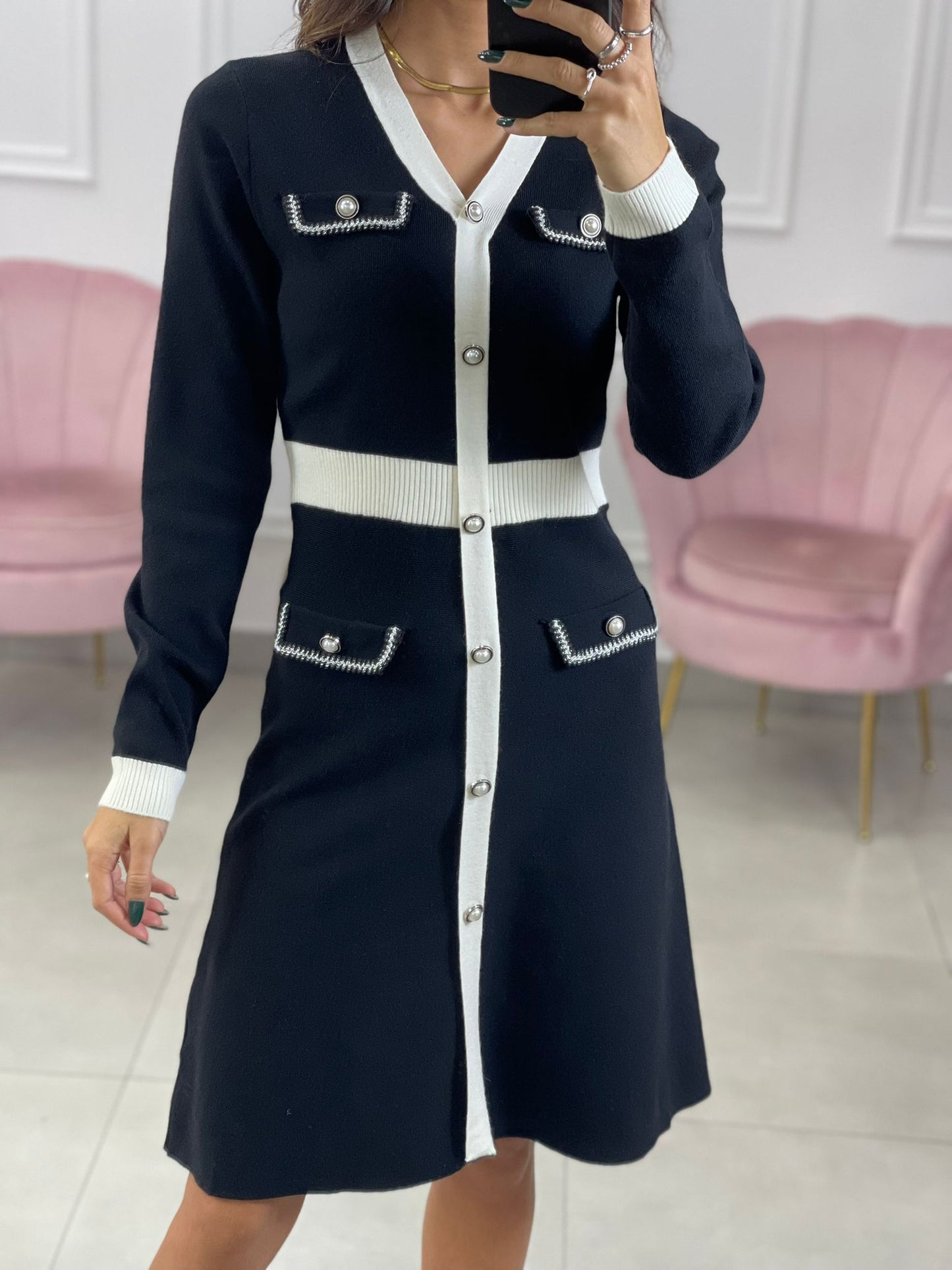 VESTITO IN MAGLIA CON BOTTONI PERLATI