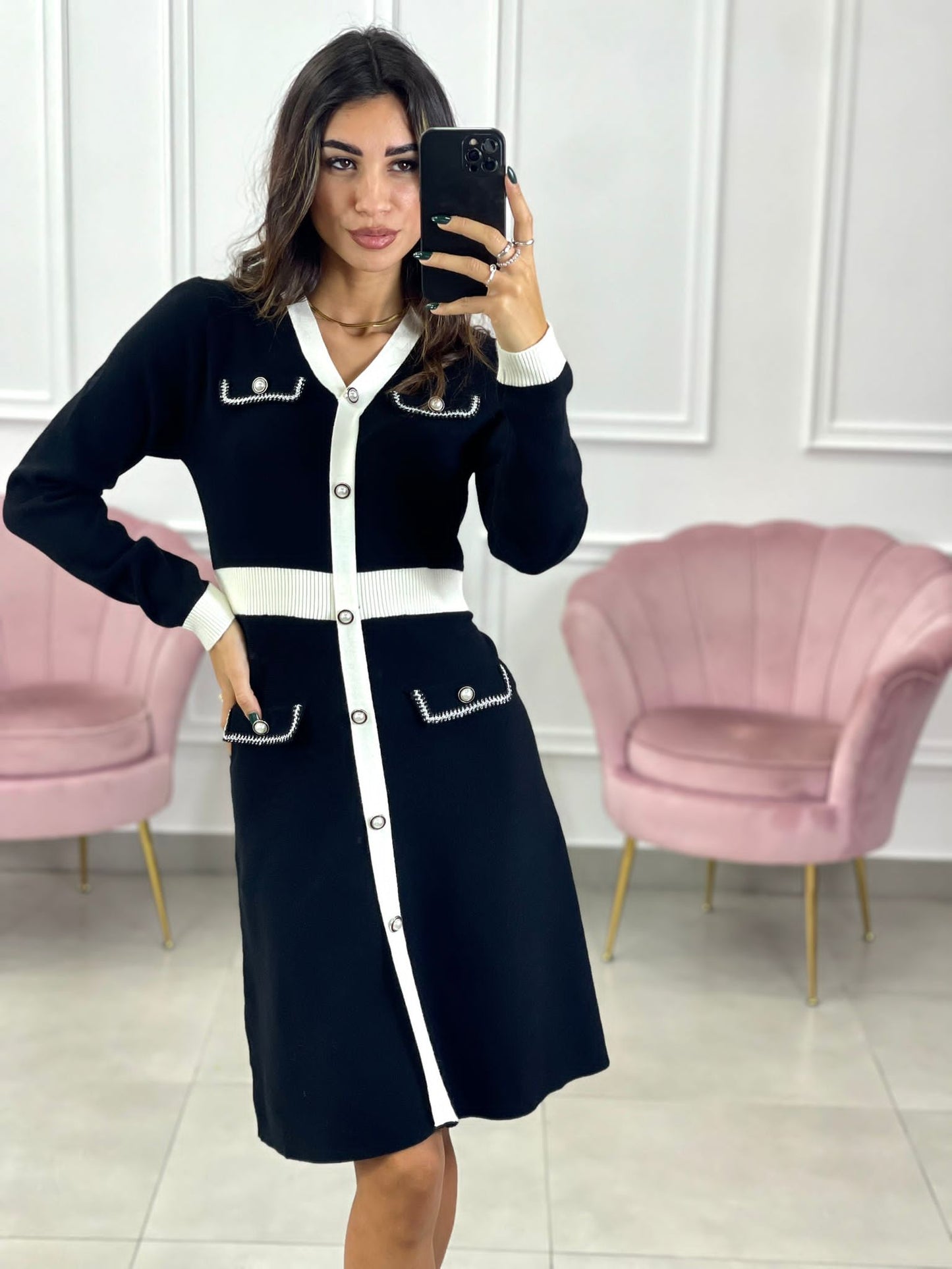 VESTITO IN MAGLIA CON BOTTONI PERLATI