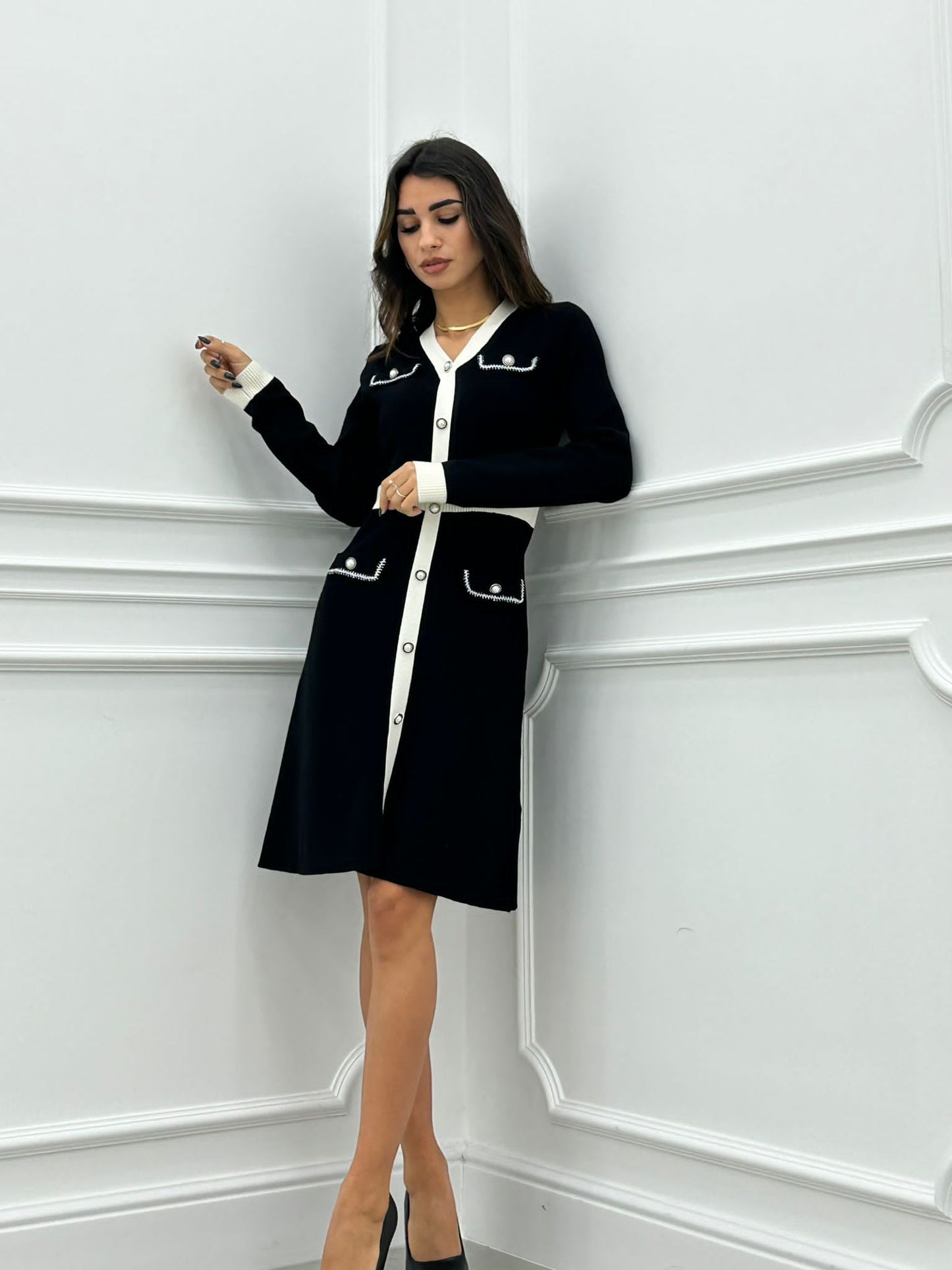 VESTITO IN MAGLIA CON BOTTONI PERLATI