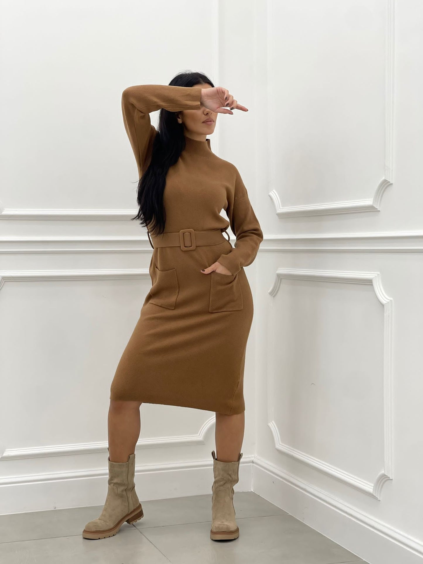 VESTITO MEZZO COLLO CON TASCHINO E CINTURA