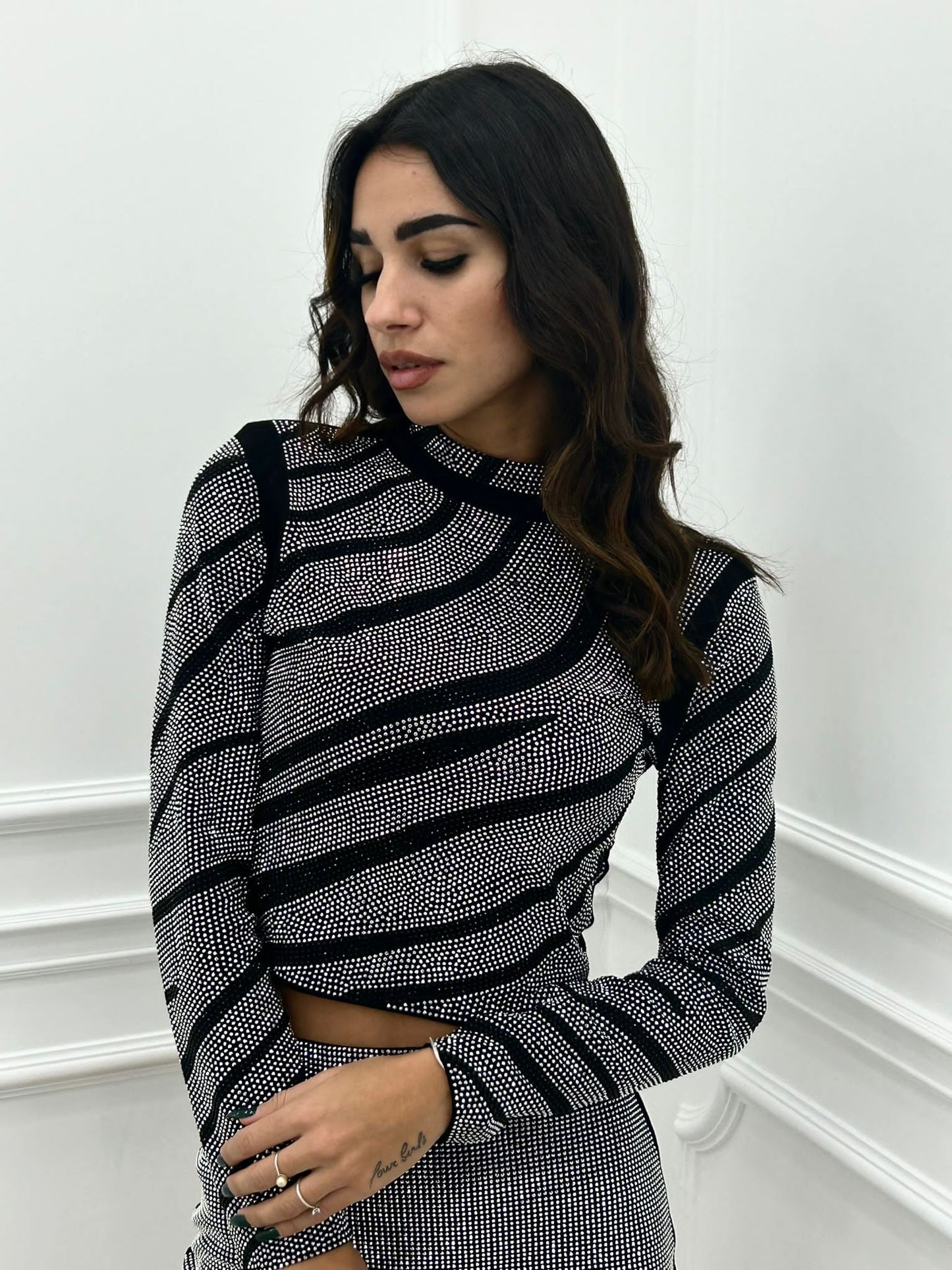 MAGLIA CROP MEZZOCOLLO CON STRASS