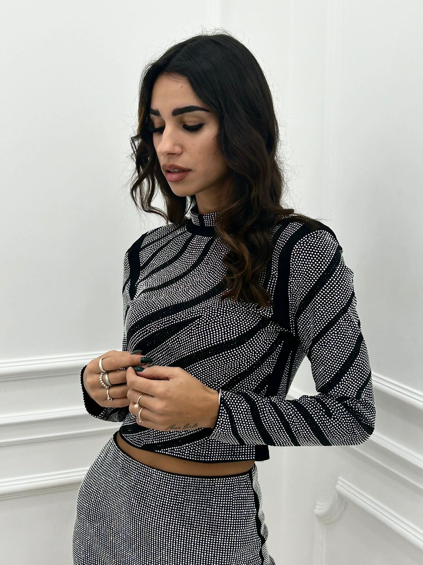 MAGLIA CROP MEZZOCOLLO CON STRASS