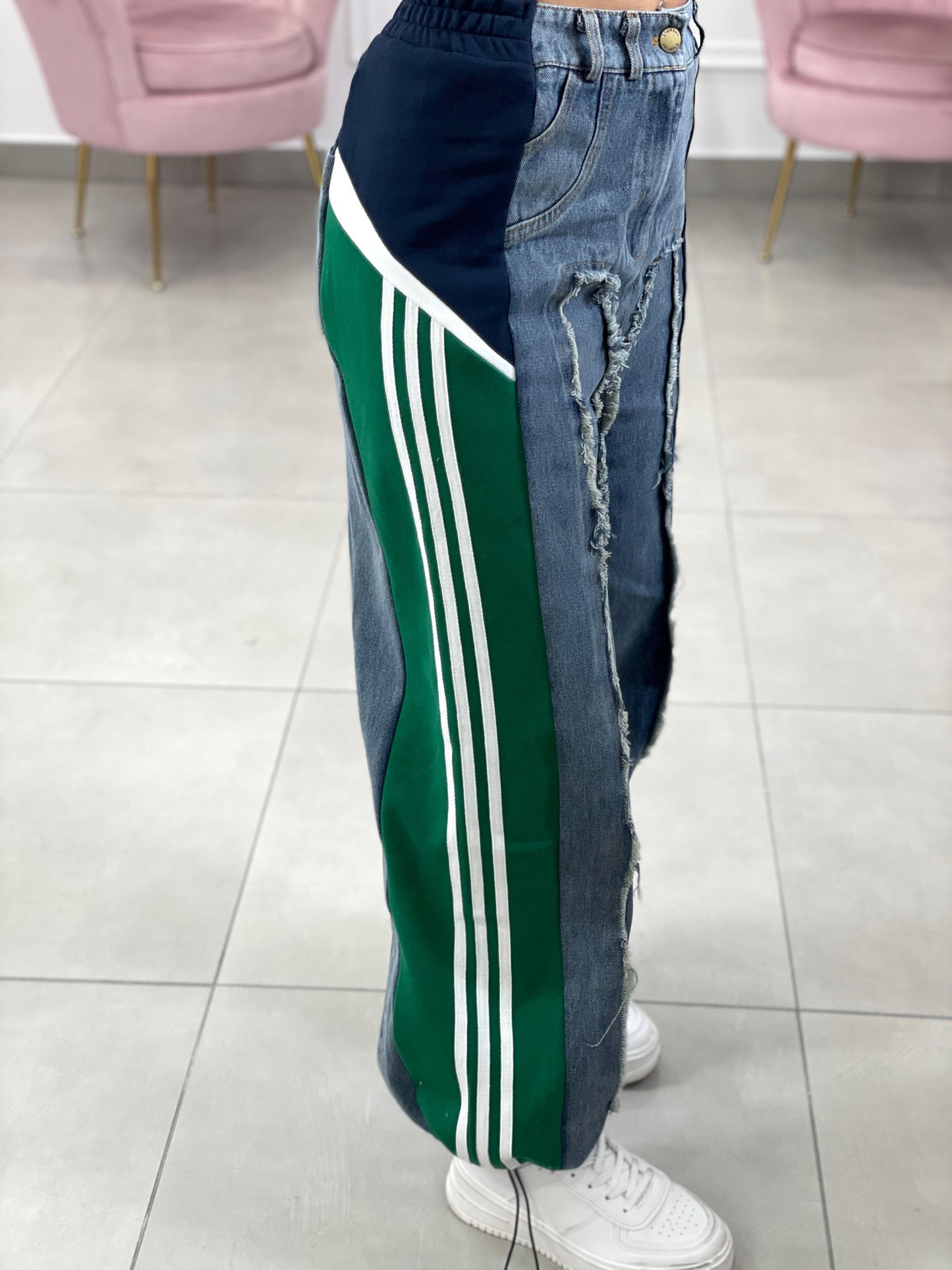 JEANS CON PROFILI IN TUTA