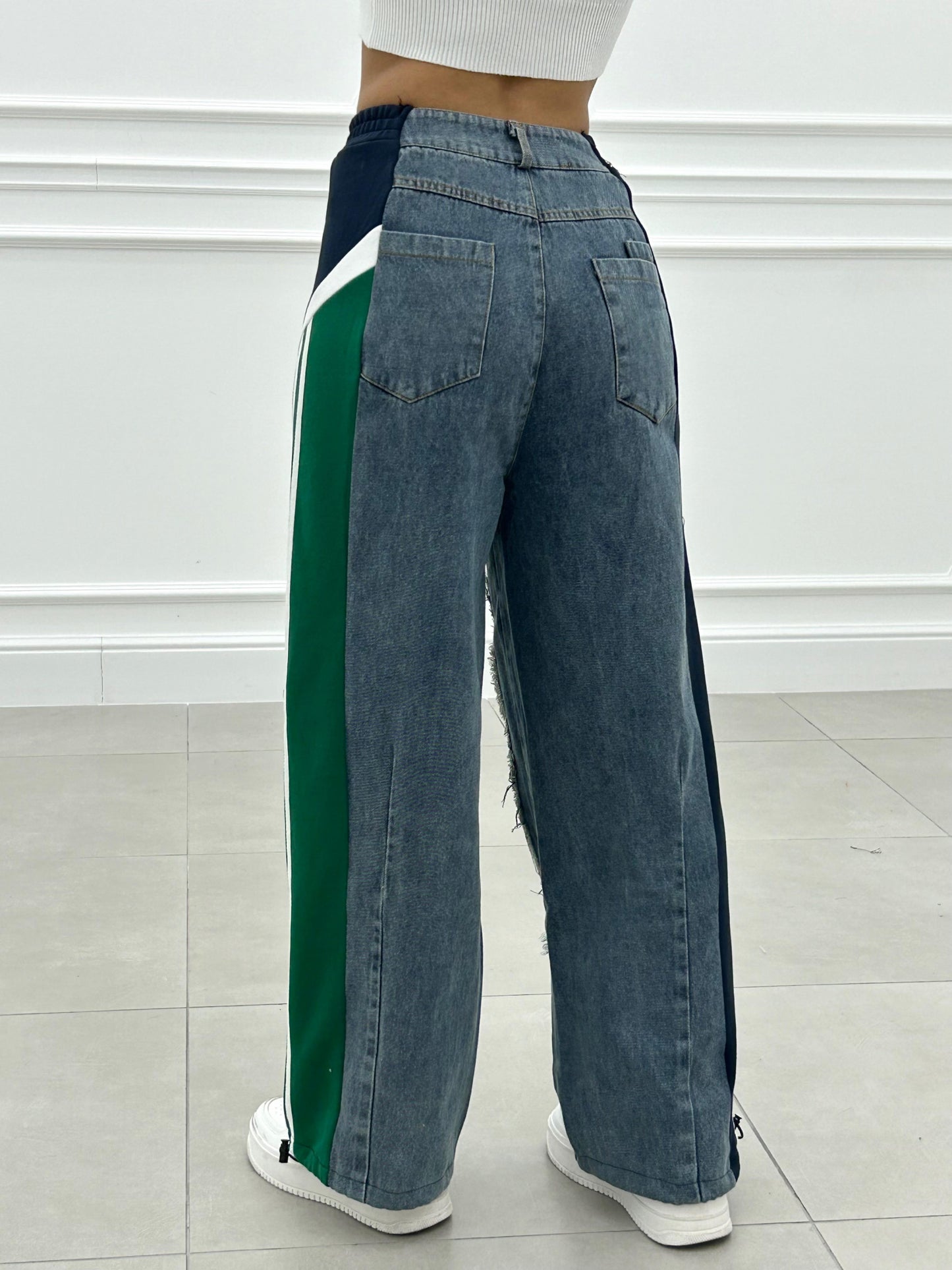 JEANS CON PROFILI IN TUTA
