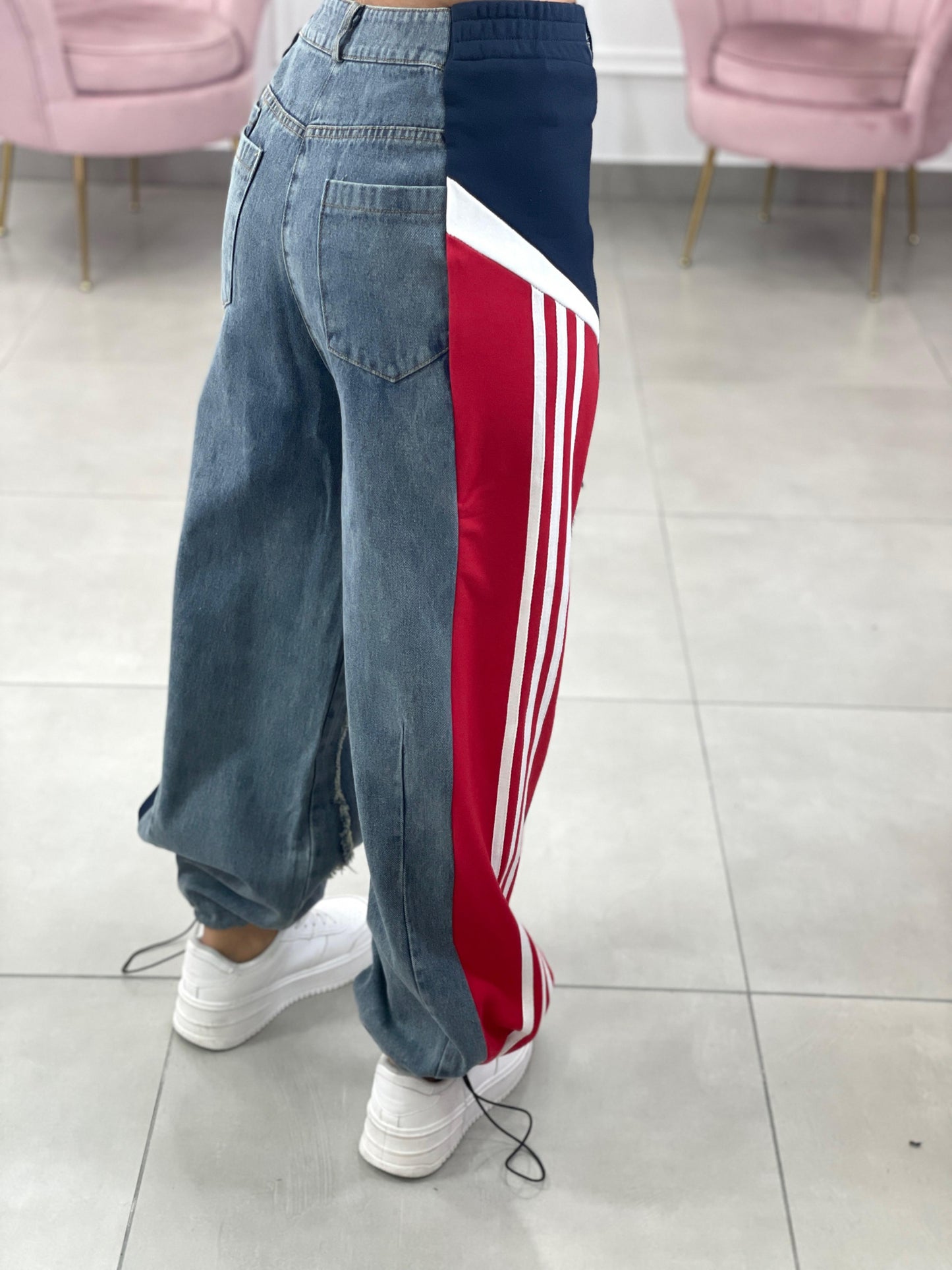 JEANS CON PROFILI IN TUTA