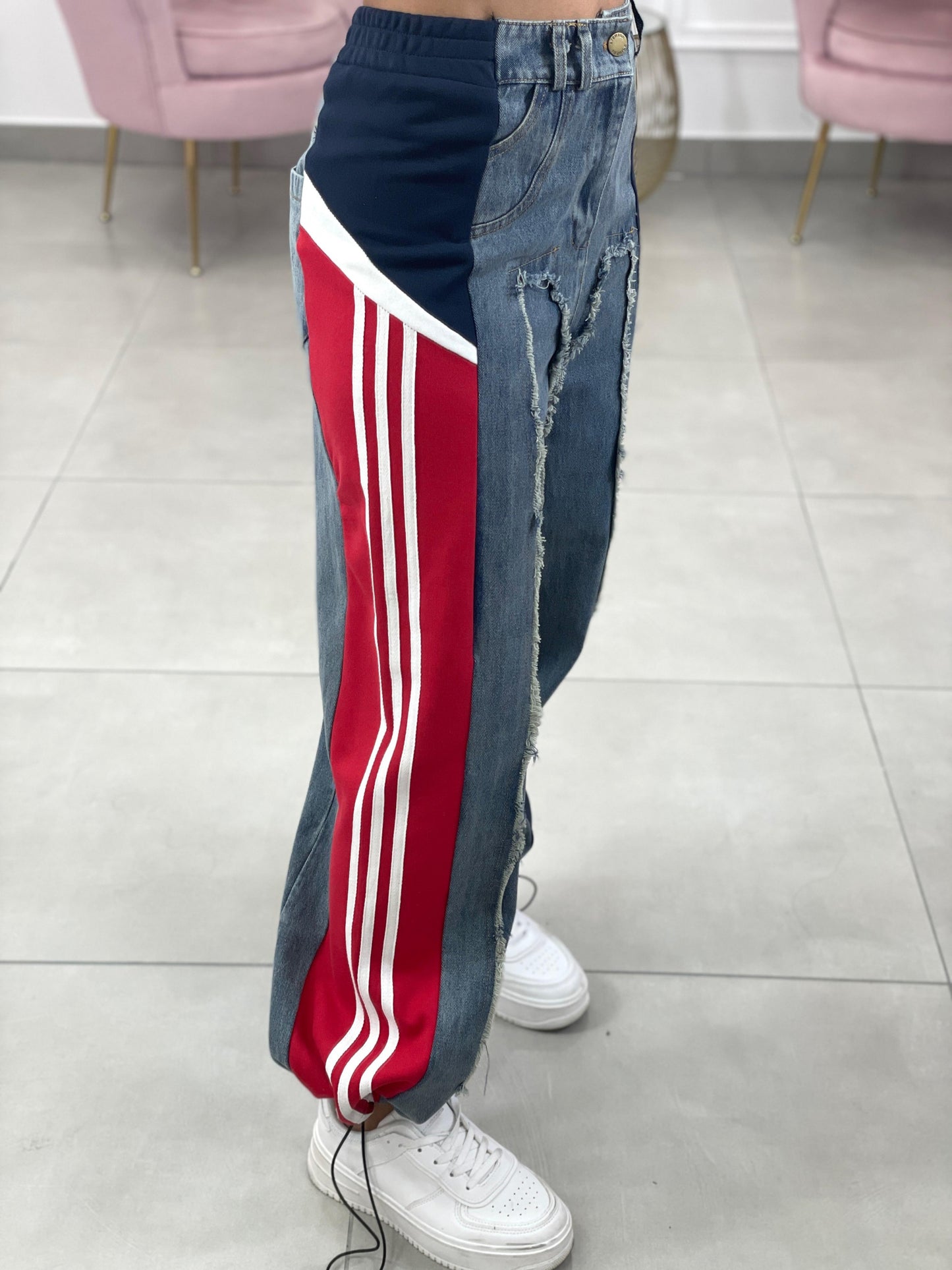 JEANS CON PROFILI IN TUTA