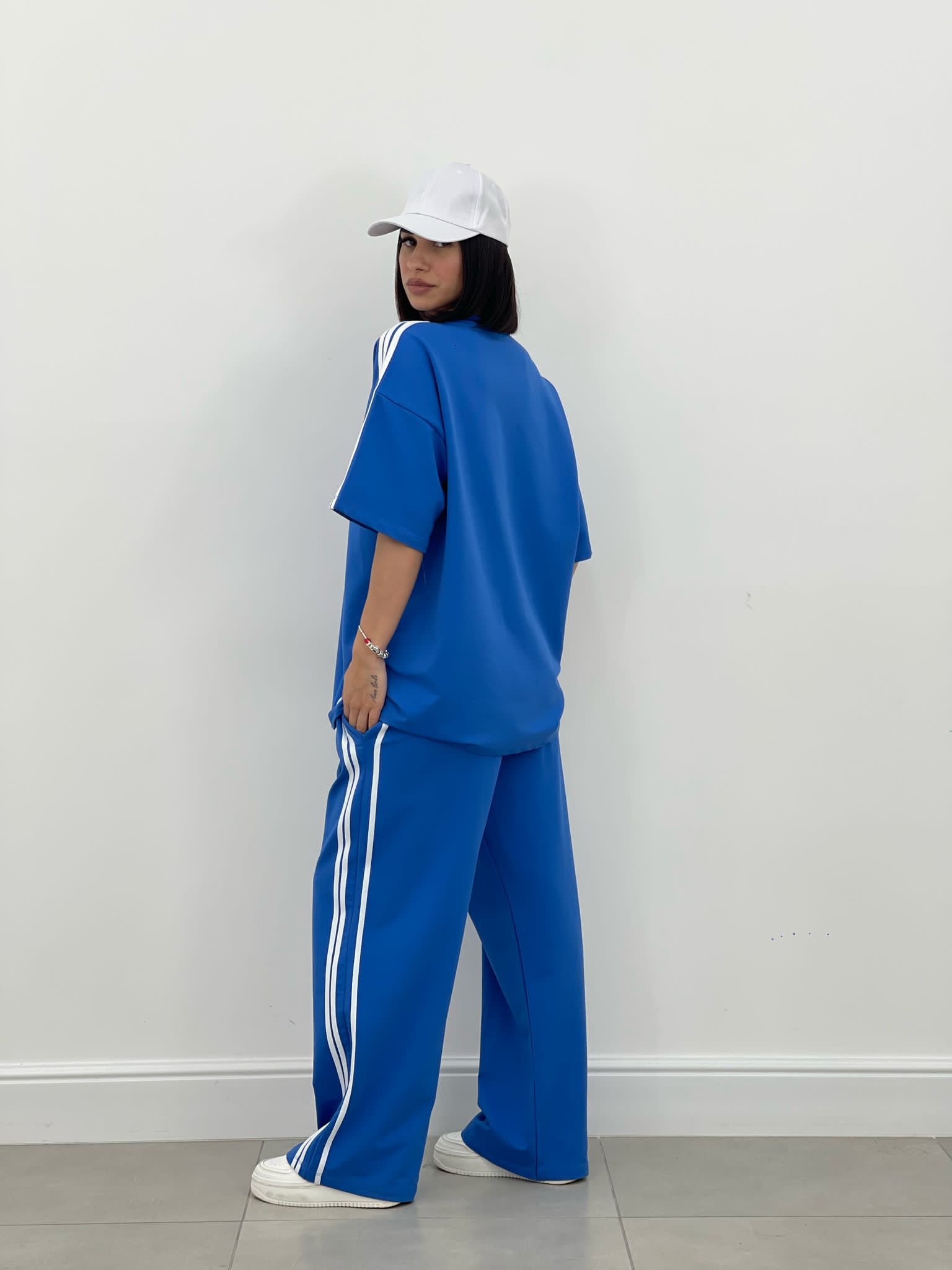 COORDINATO TUTA CON PROFILI LATERALI NEW SS25