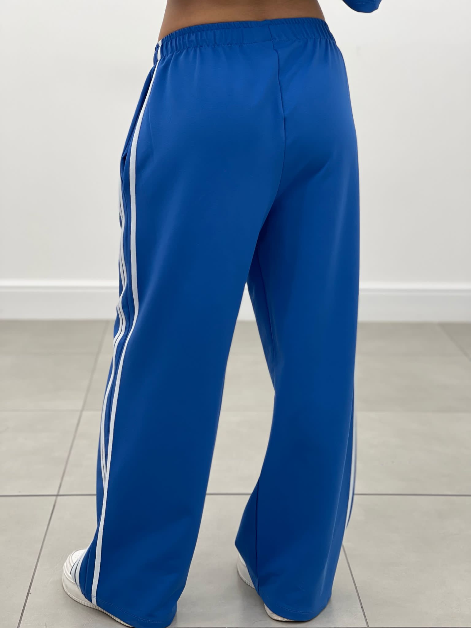 COORDINATO TUTA CON PROFILI LATERALI NEW SS25