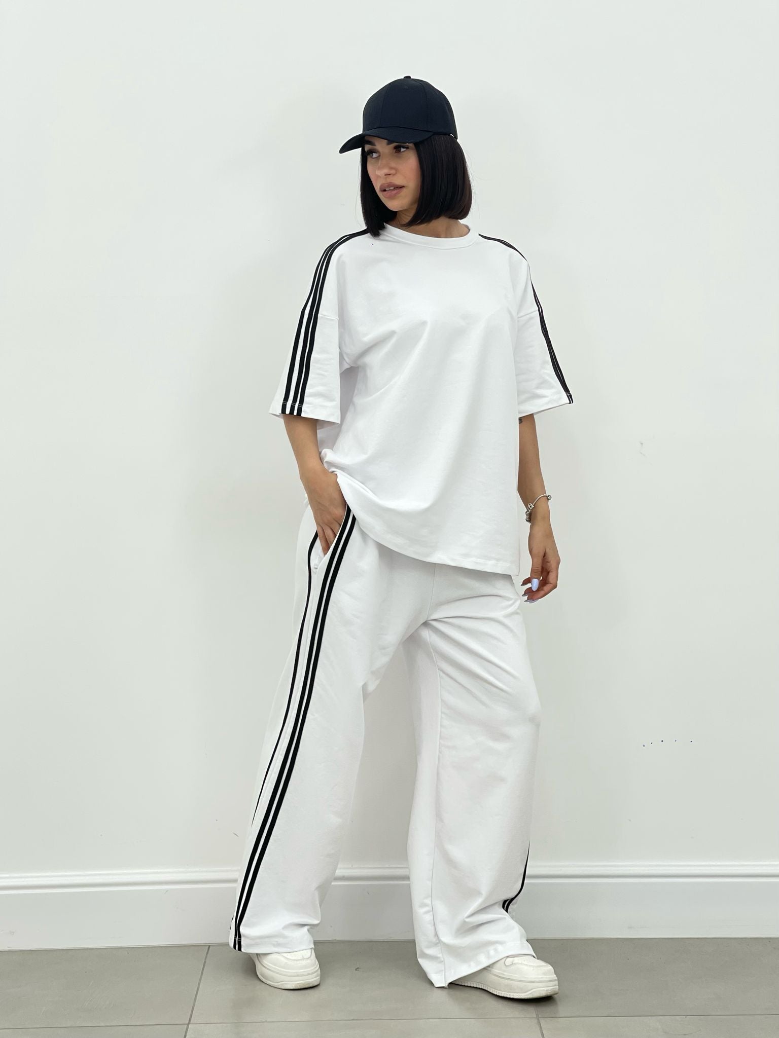 COORDINATO TUTA CON PROFILI LATERALI NEW SS25