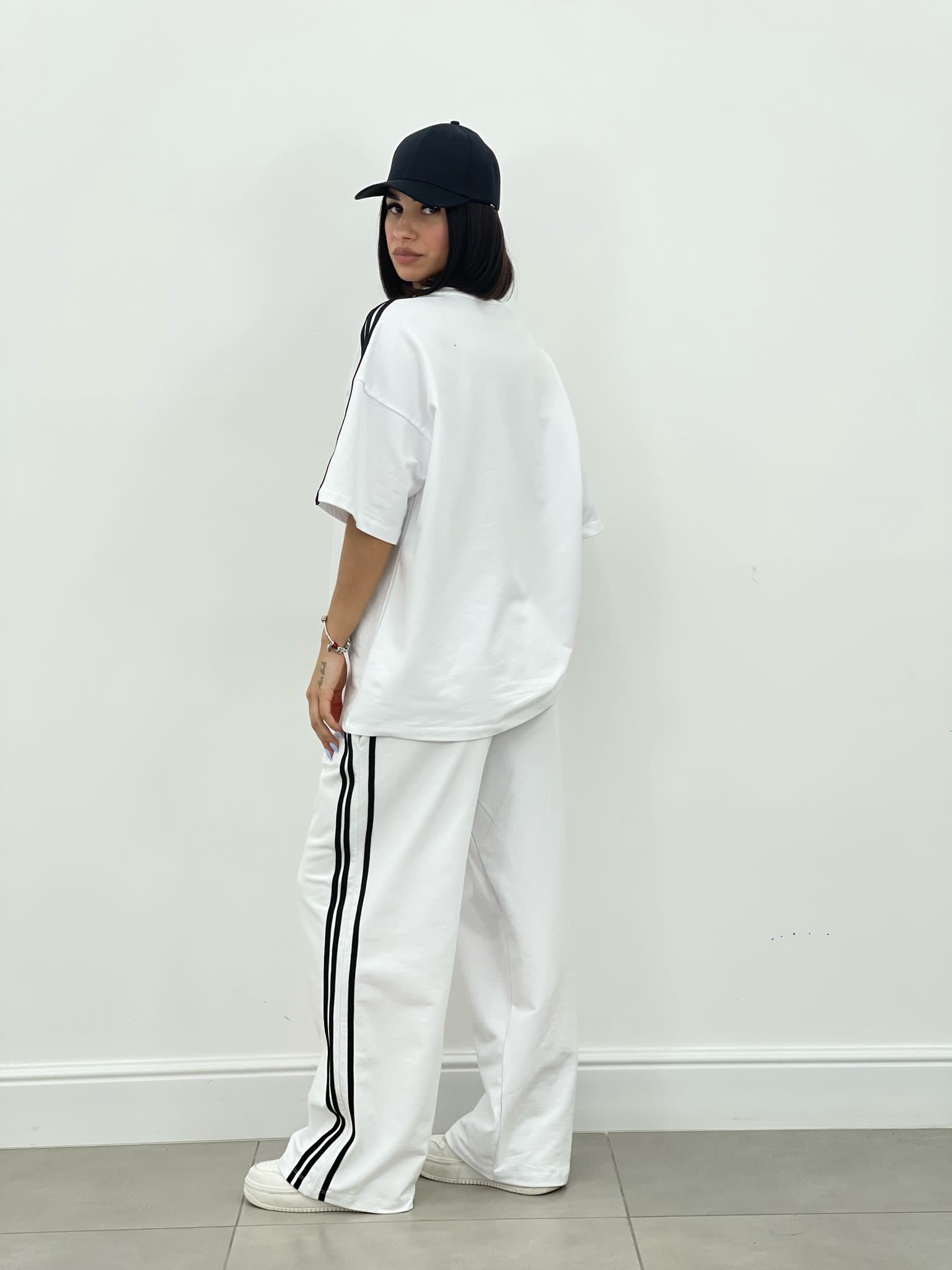 COORDINATO TUTA CON PROFILI LATERALI NEW SS25
